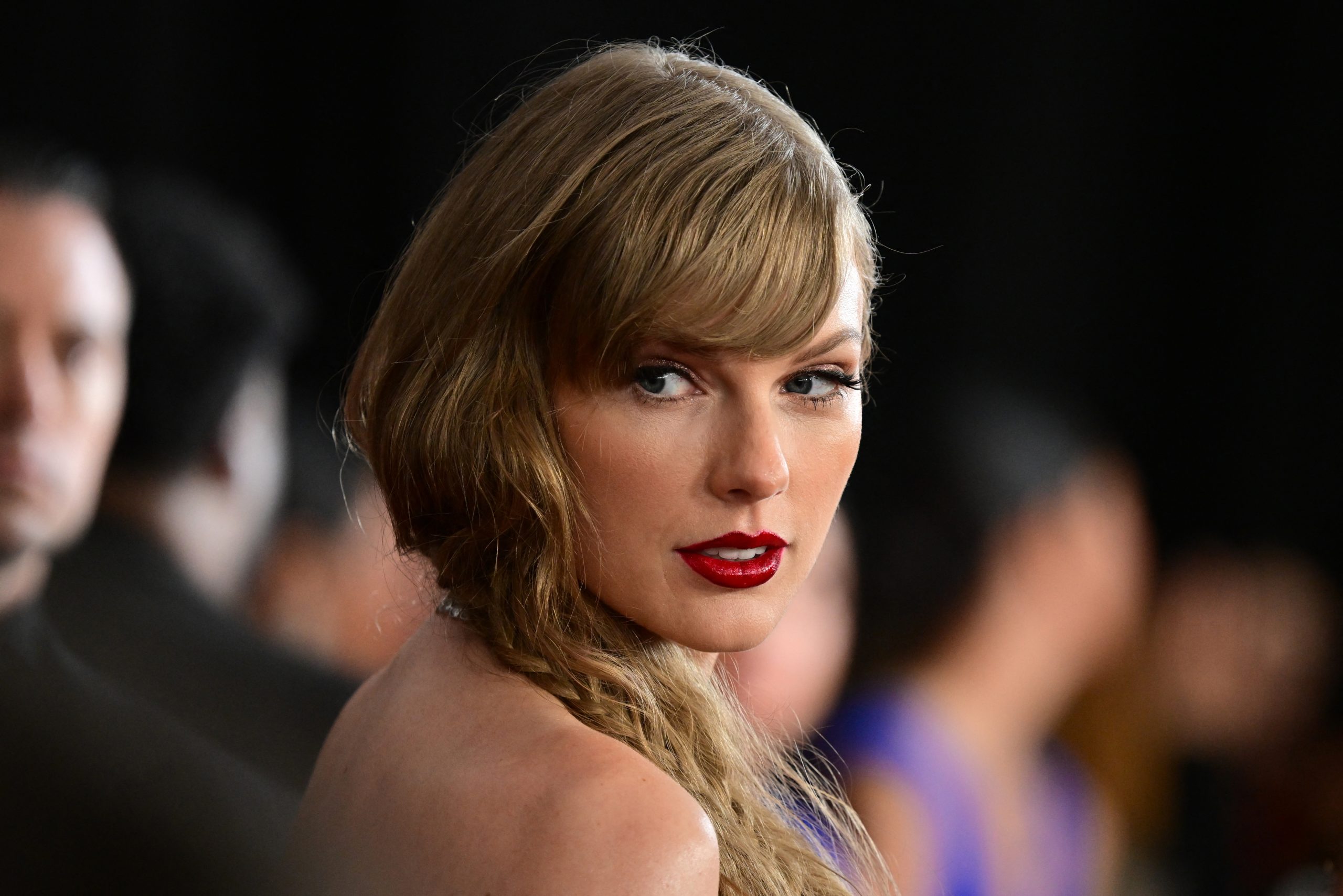 Quase a chegar a Lisboa: Taylor Swift lança novo álbum ‘The Tortured Poets Department’