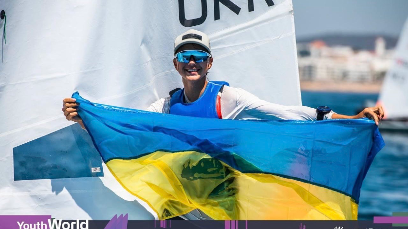 Vela: Fugiu da Ucrânia, vive na Suíça e foi campeã mundial em Portugal. A história da miúda especial sem barco