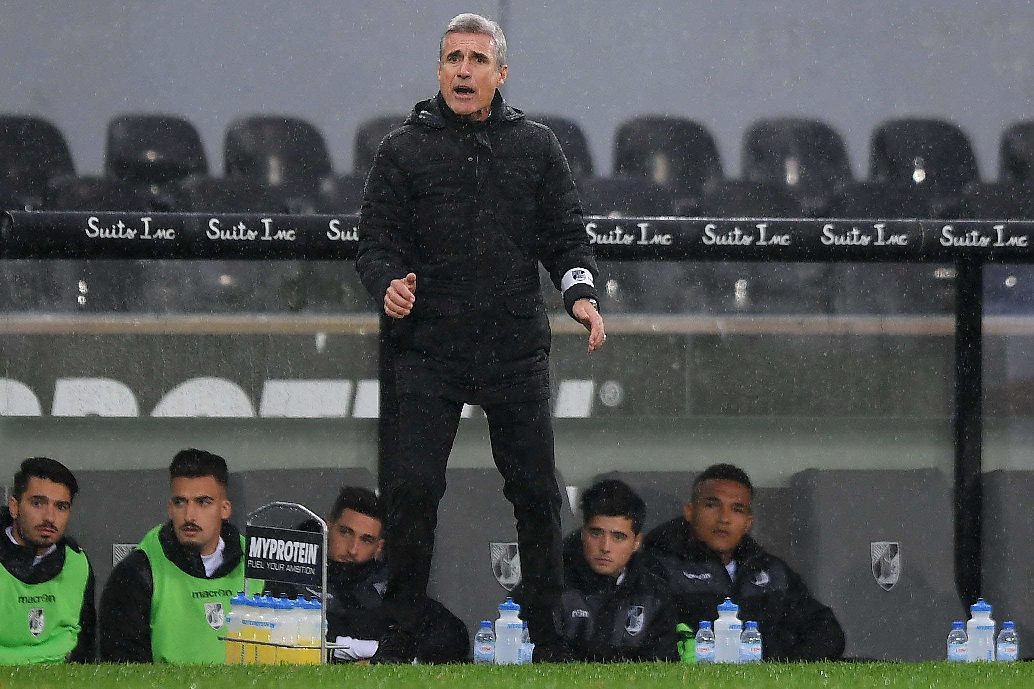 Técnico do Vitória de Guimarães quer vencer em Chaves com “exibição agradável”