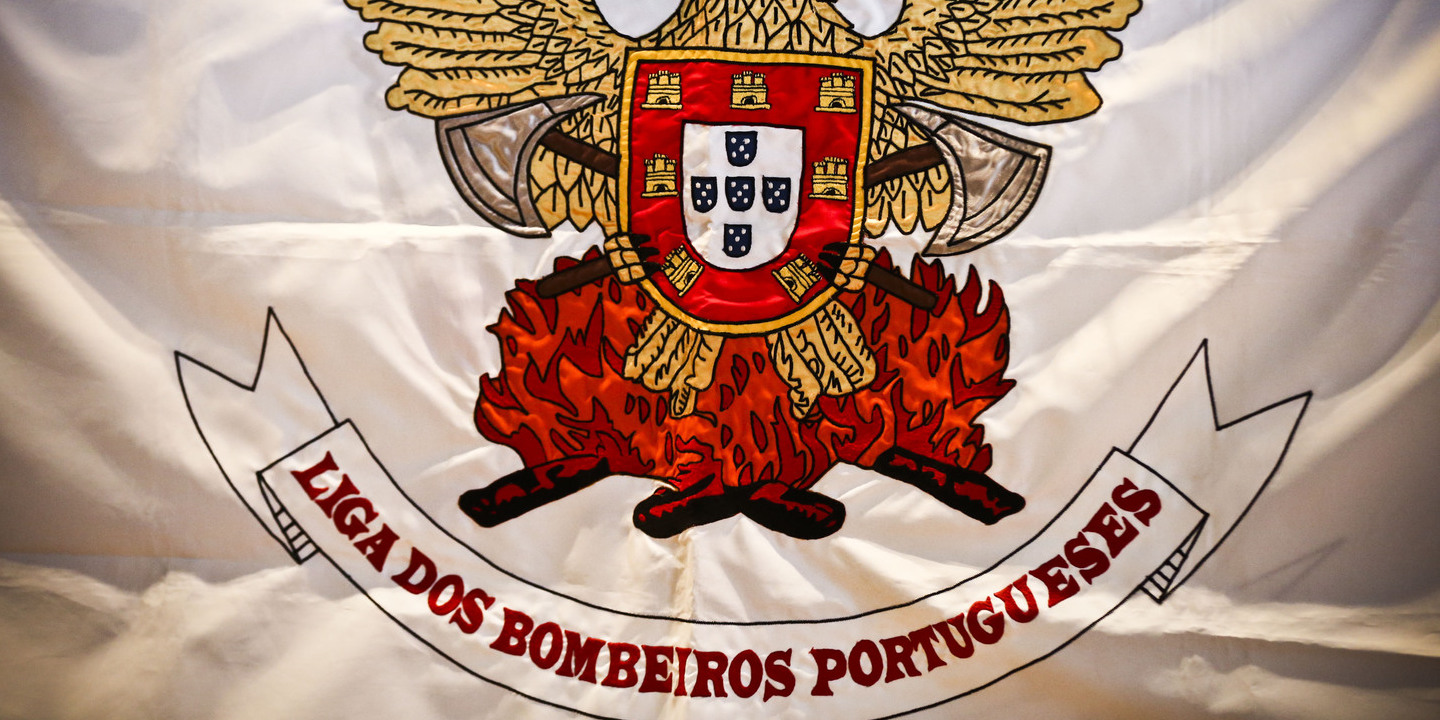 Liga dos Bombeiros apresenta queixa-crime contra presidente da agência de gestão dos fogos