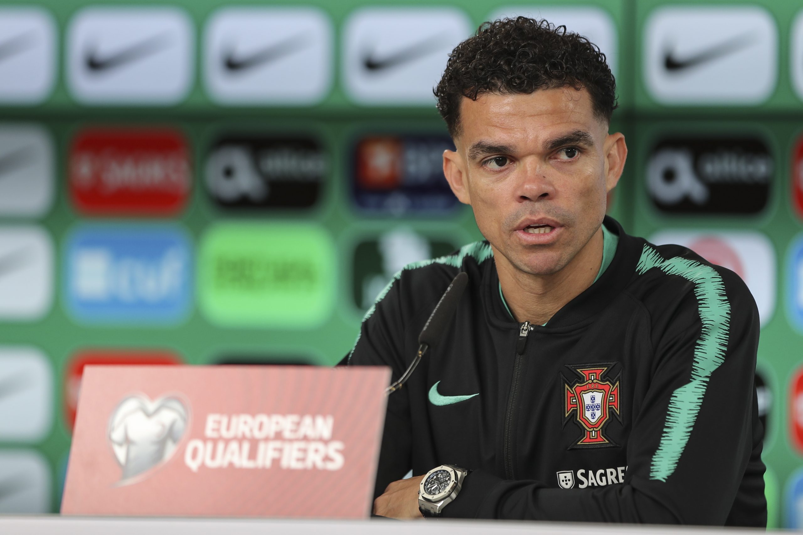 Seleção portuguesa concentra-se com Pepe em dúvida