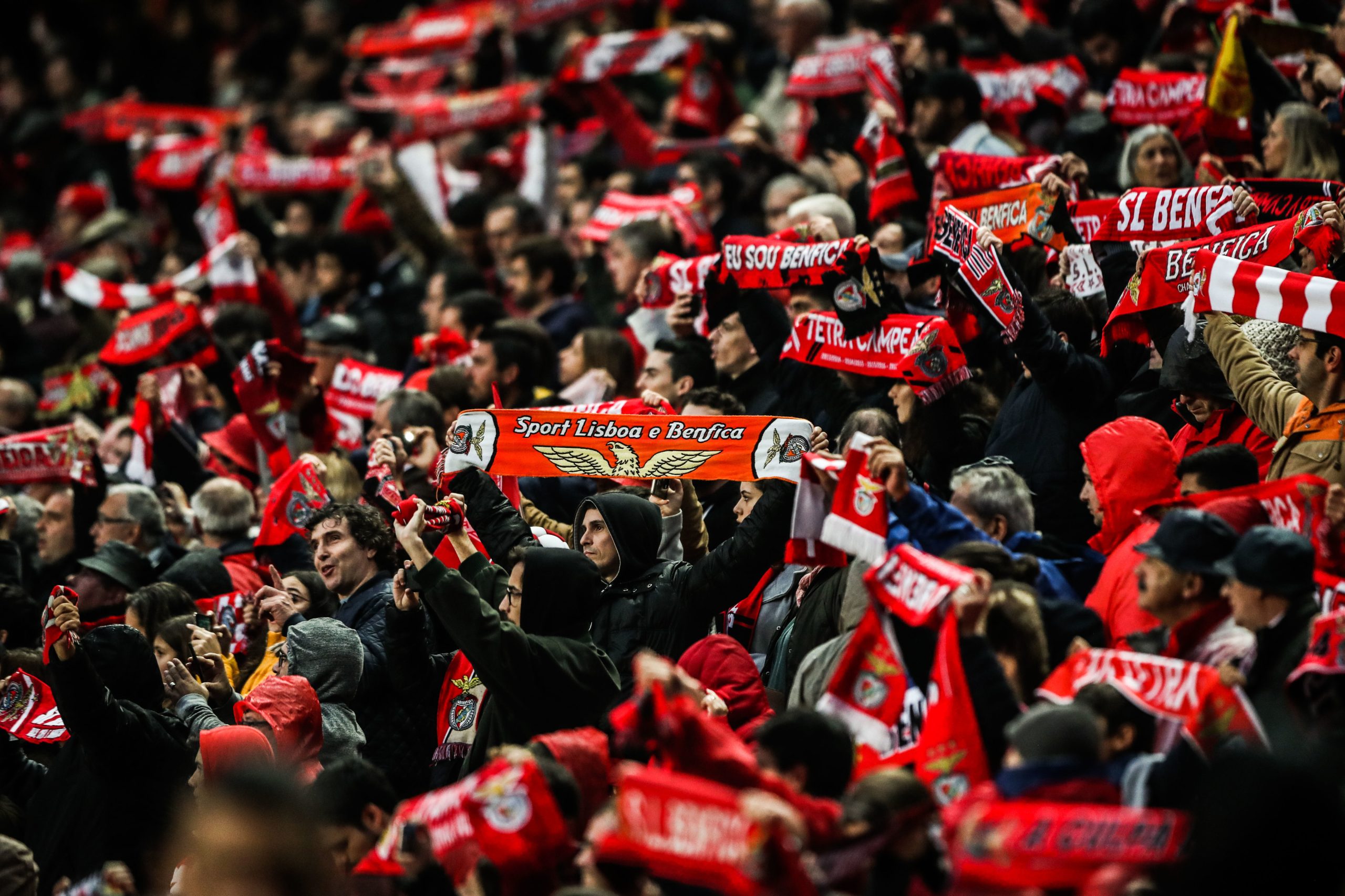 Autorizados adeptos do Benfica em Marselha