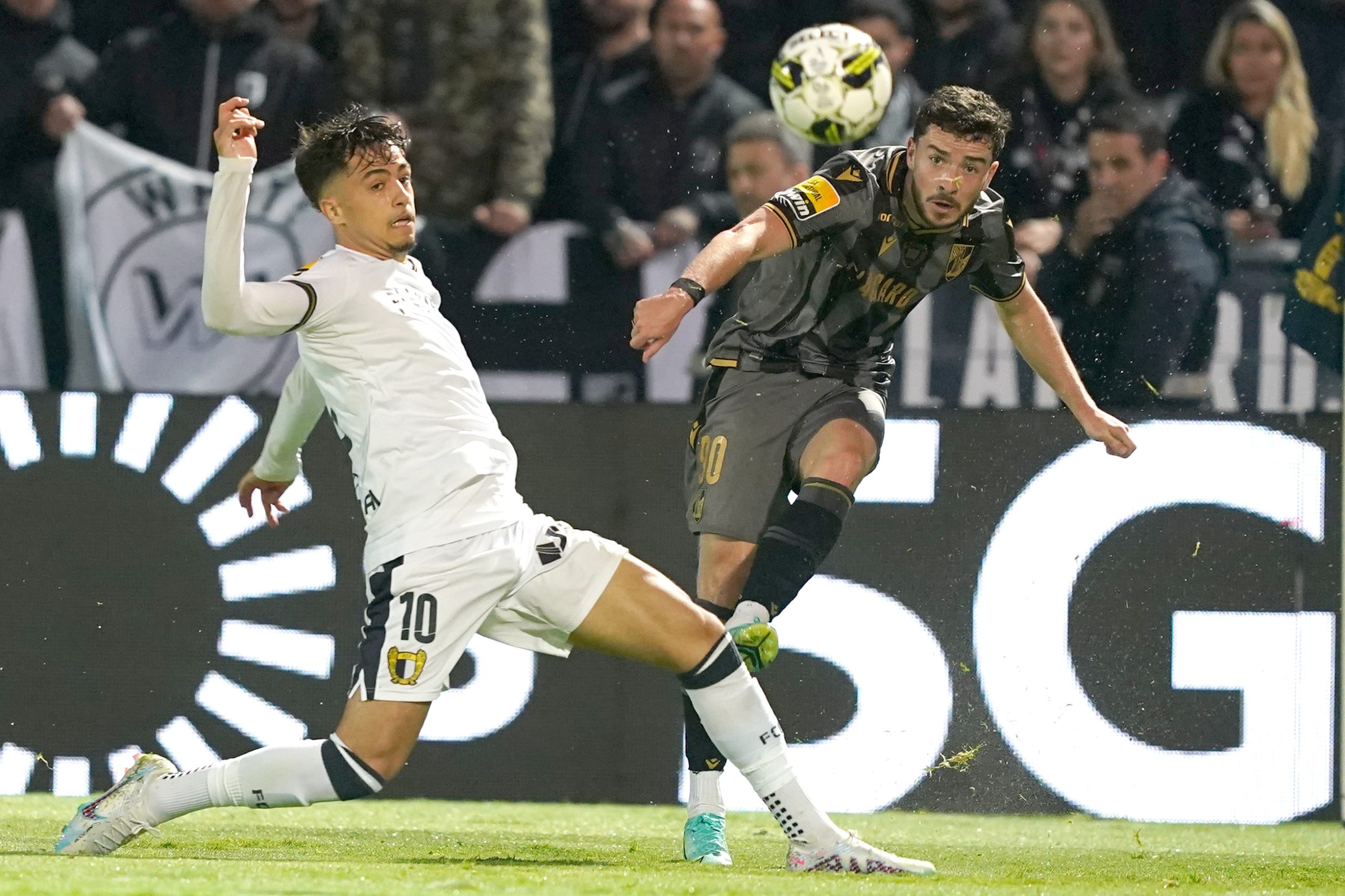 Famalicão vence Vitória SC e sobe, provisoriamente, ao sétimo lugar da I Liga