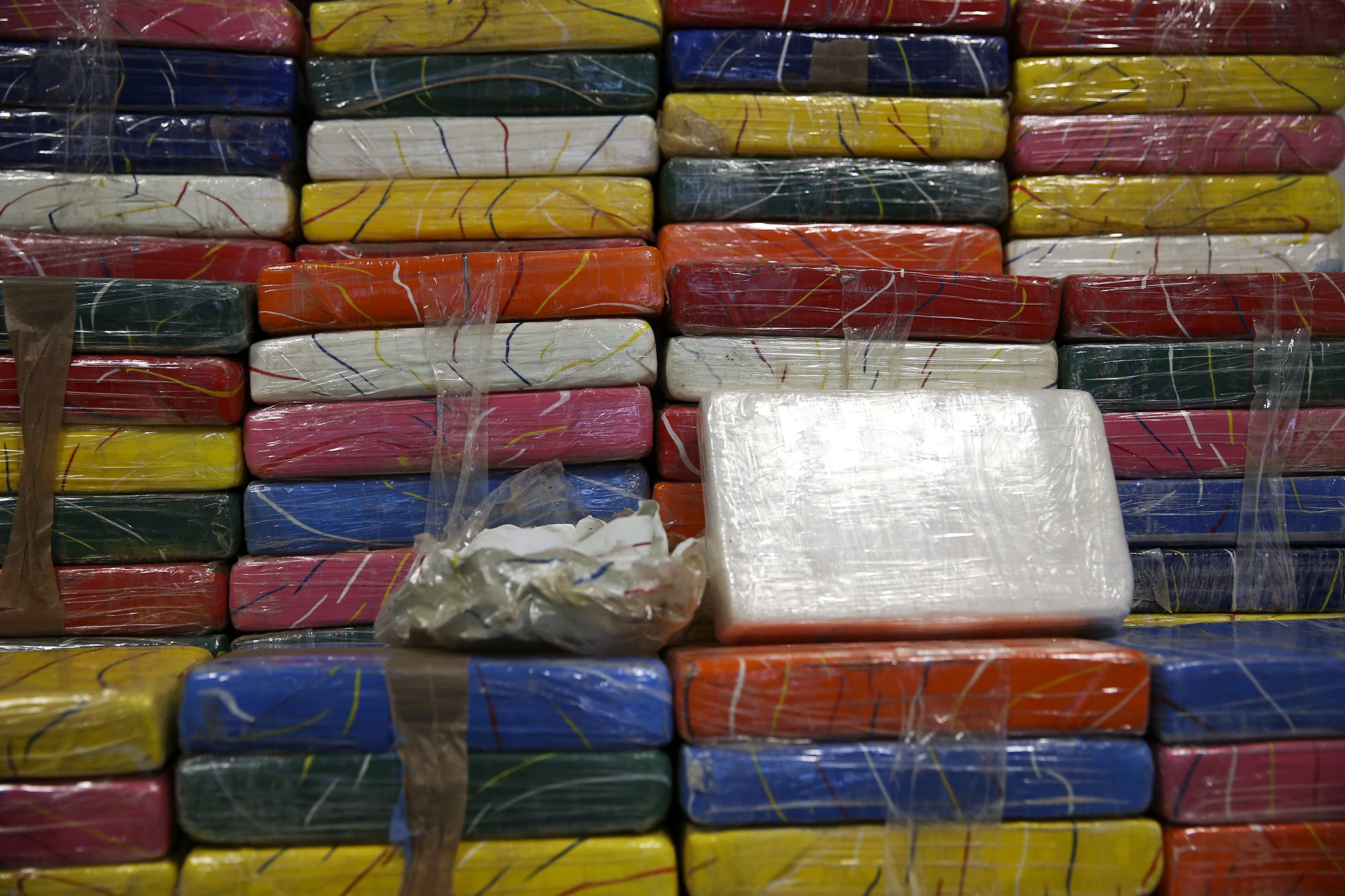 PJ e Marinha intercetam veleiro com grande quantidade de droga