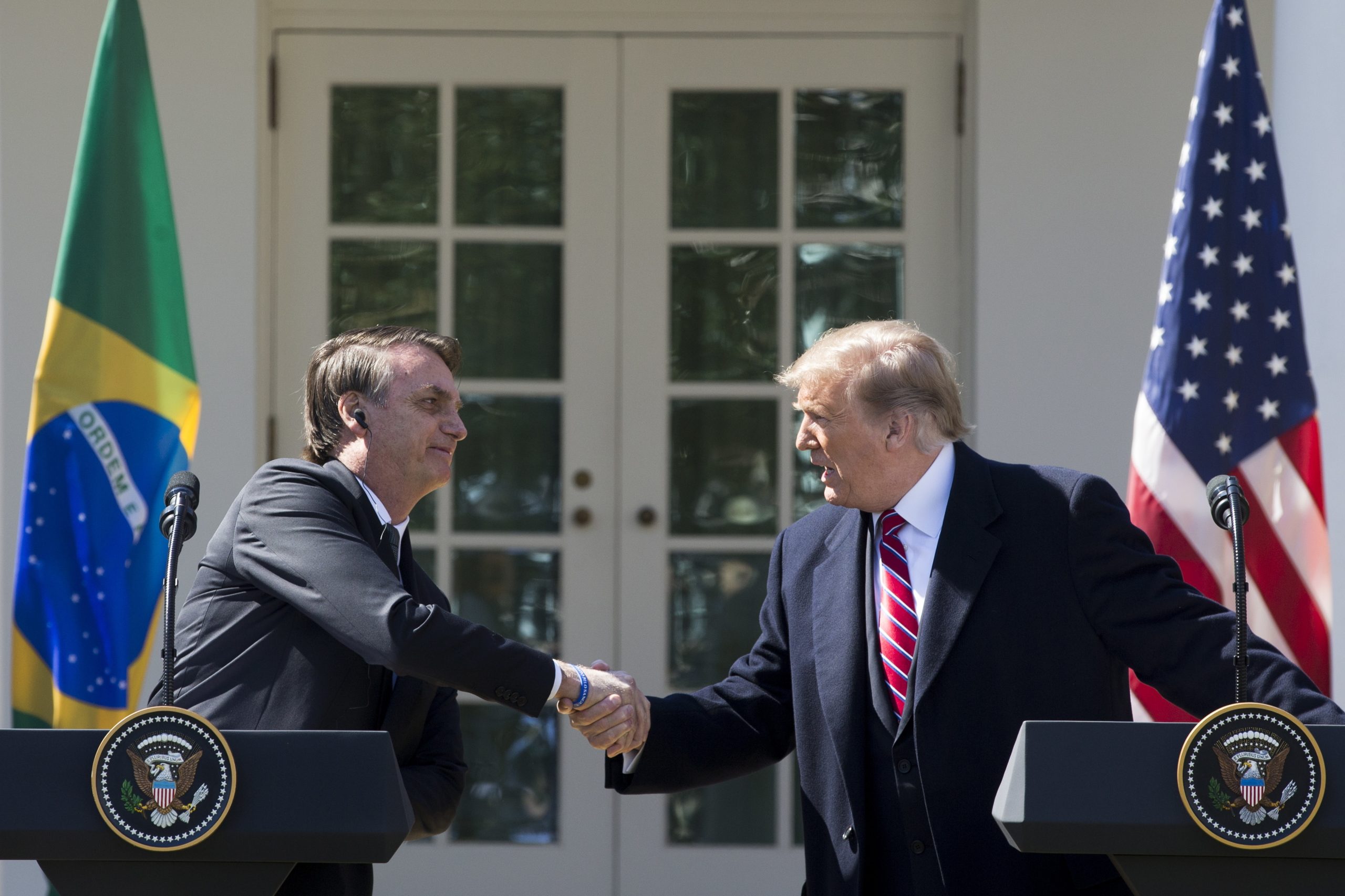 Bolsonaro diz que pode falar com Trump sobre tarifas de exportação de metais do Brasil