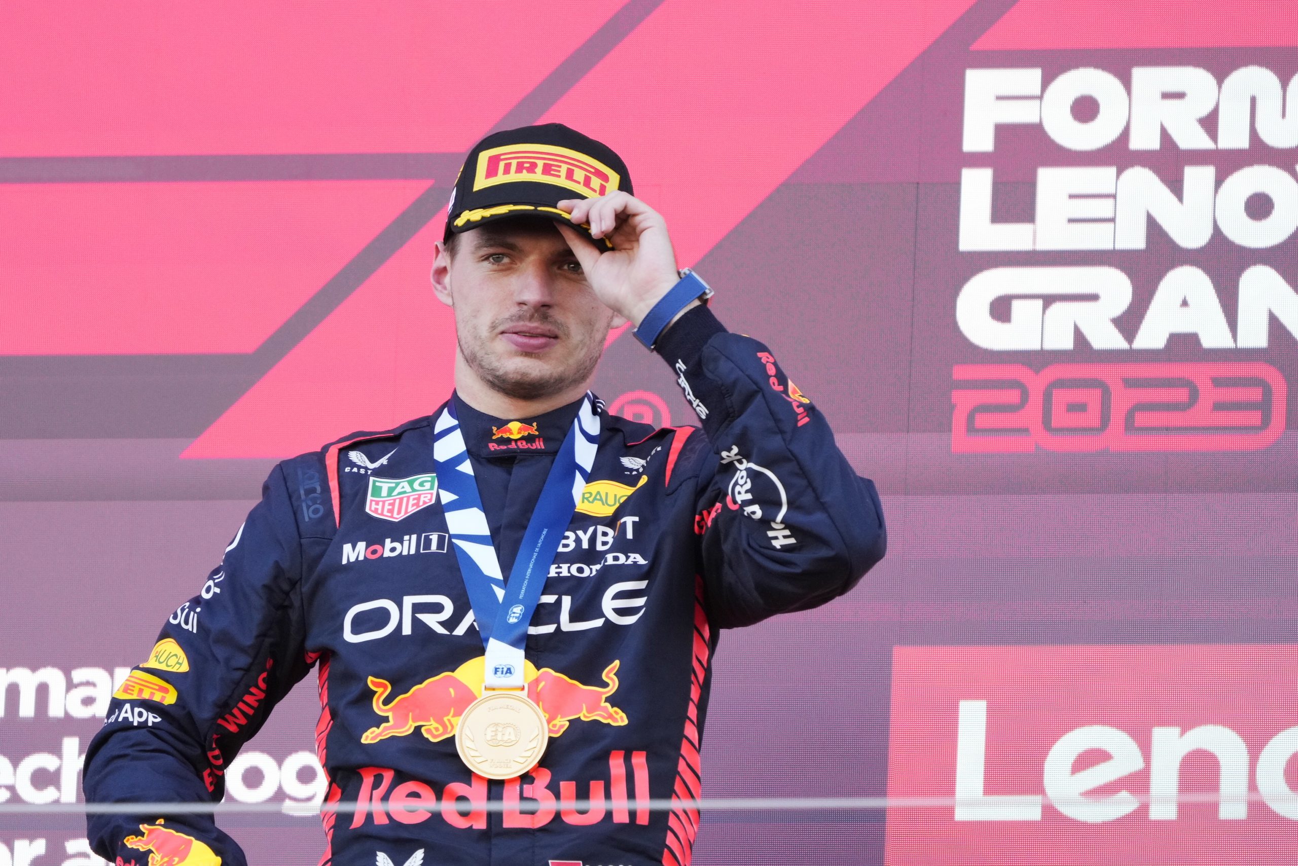 Max Verstappen a um sexto lugar na corrida sprint do tricampeonato na F1