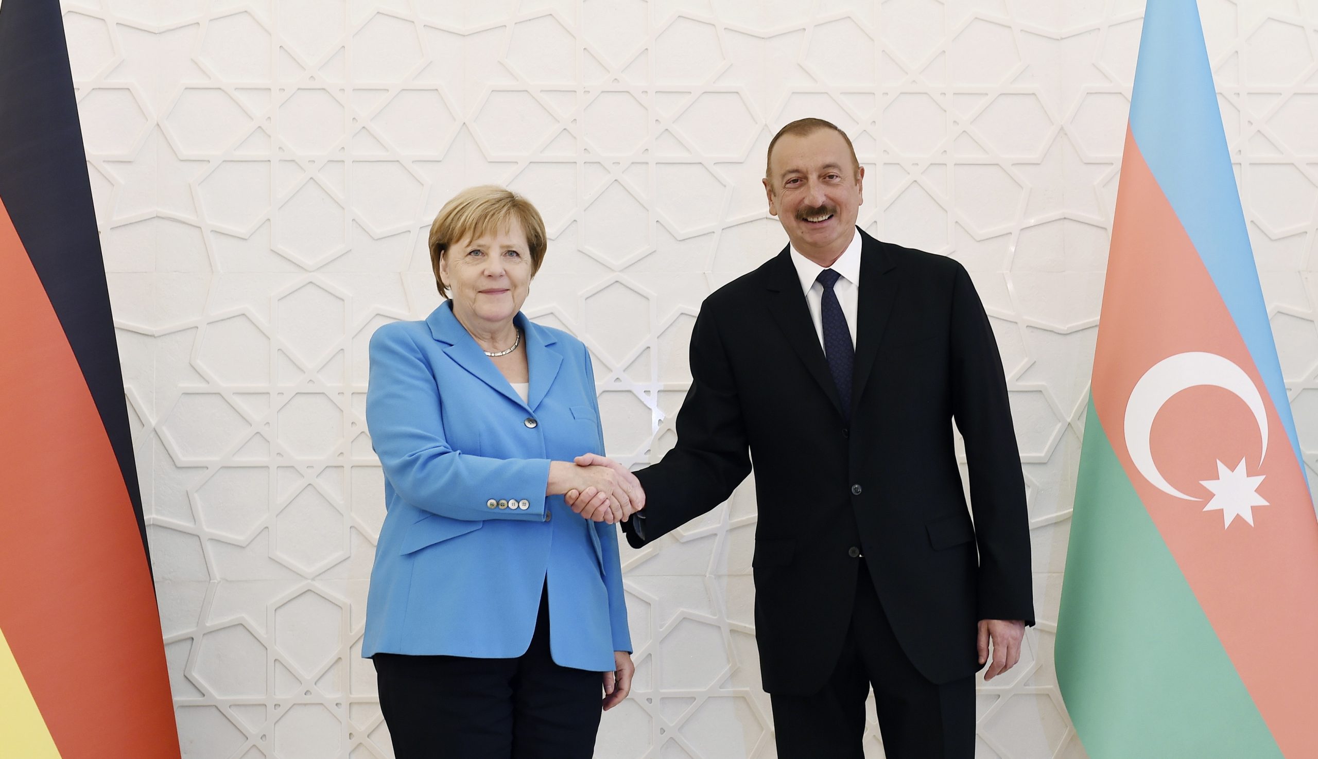 Merkel destaca papel do Azerbaijão para a segurança energética da Europa