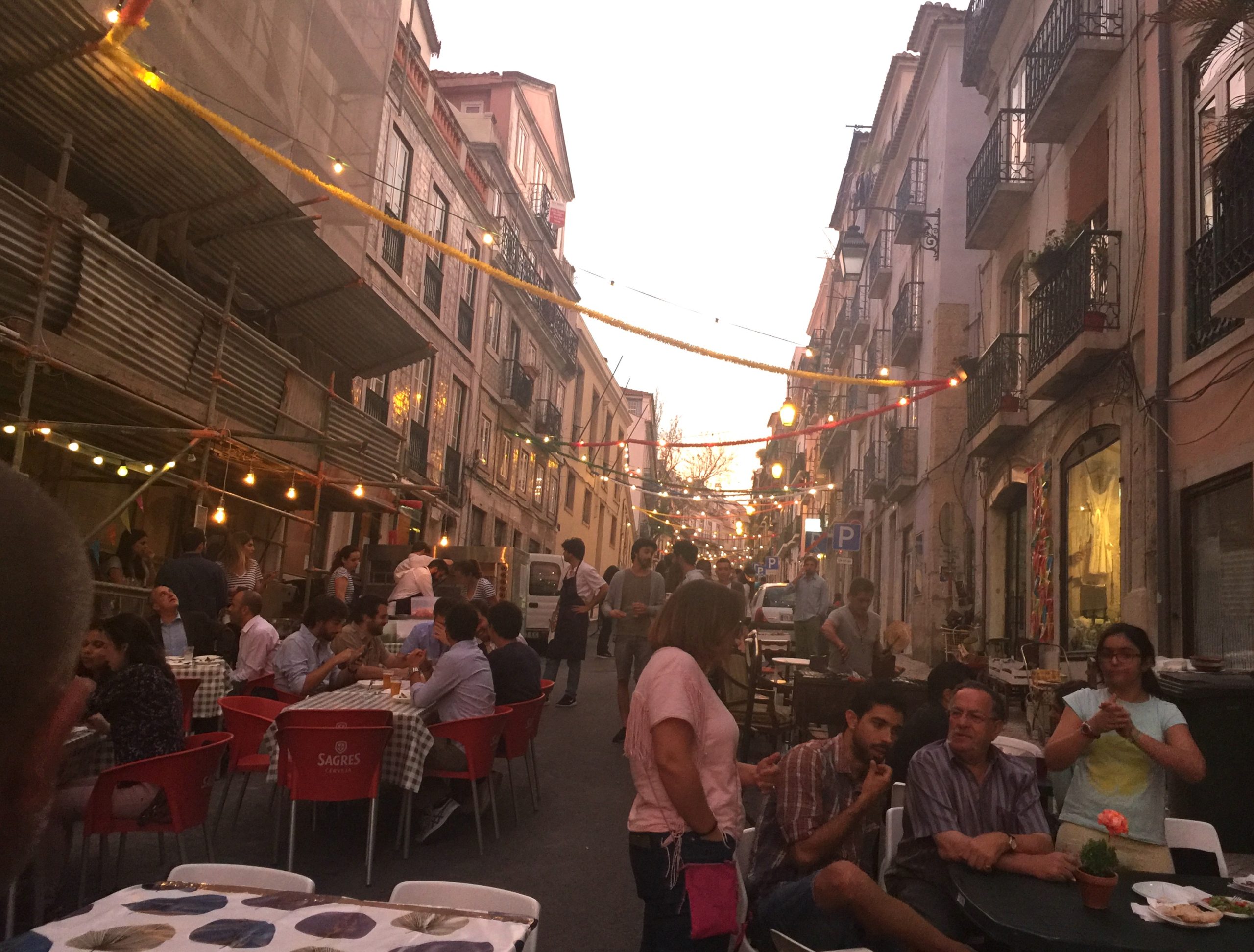 Centro de Lisboa vai parar ao trânsito no Santo António a partir das 18:00