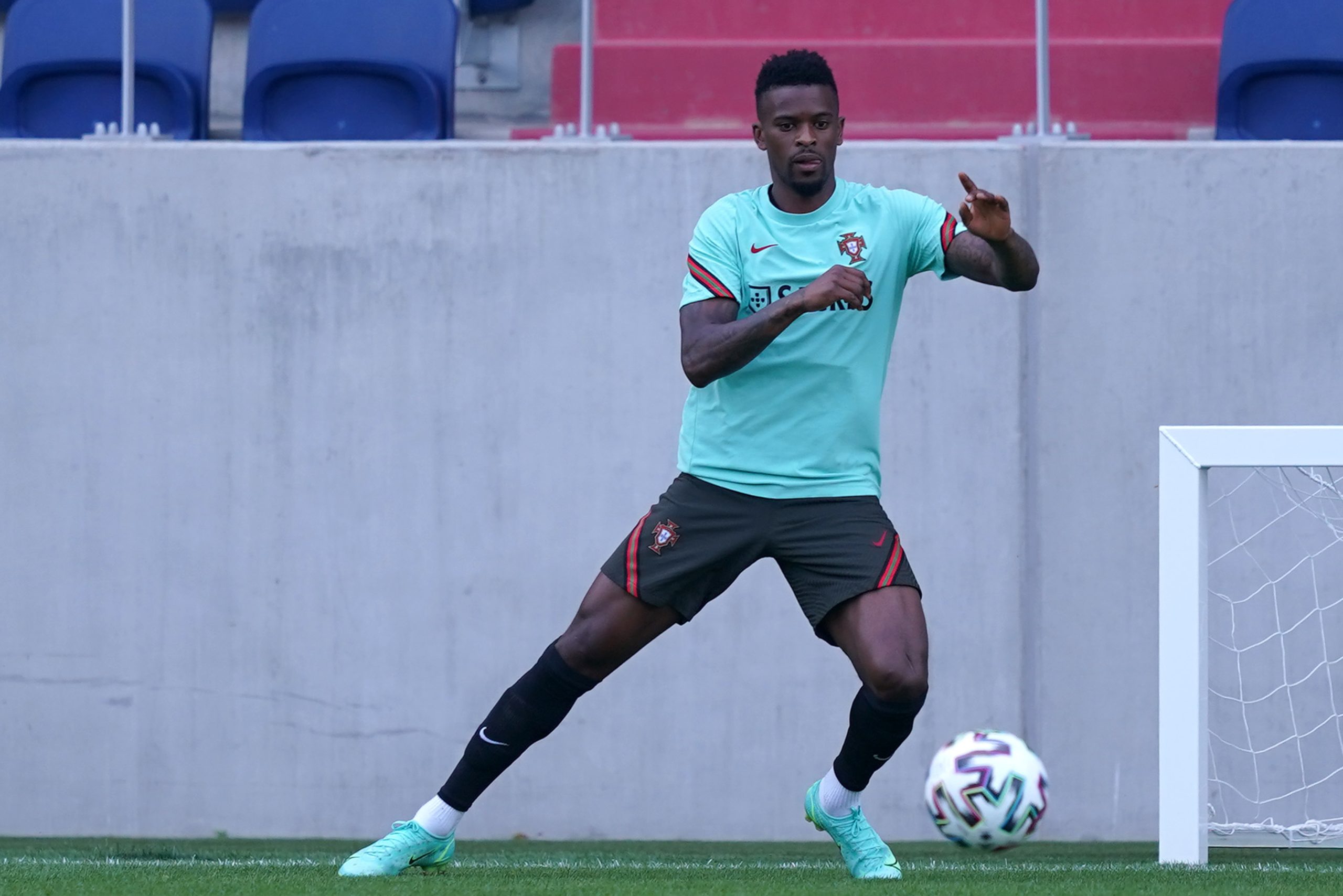 Nélson Semedo poderá ser a novidade no treino de Portugal