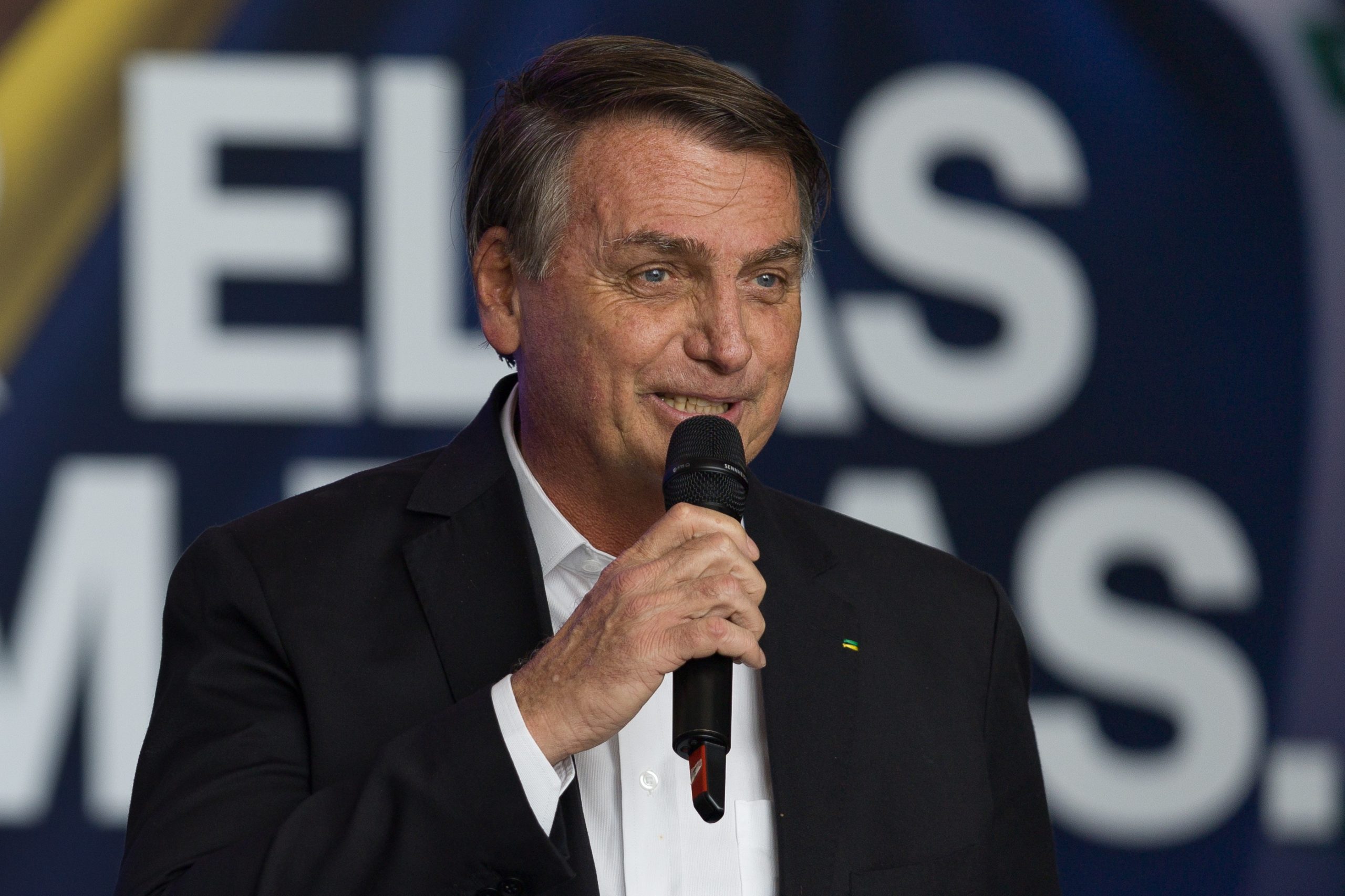 Bolsonaro deseja “rápida recuperação” a Trump e recorda facada de 2018