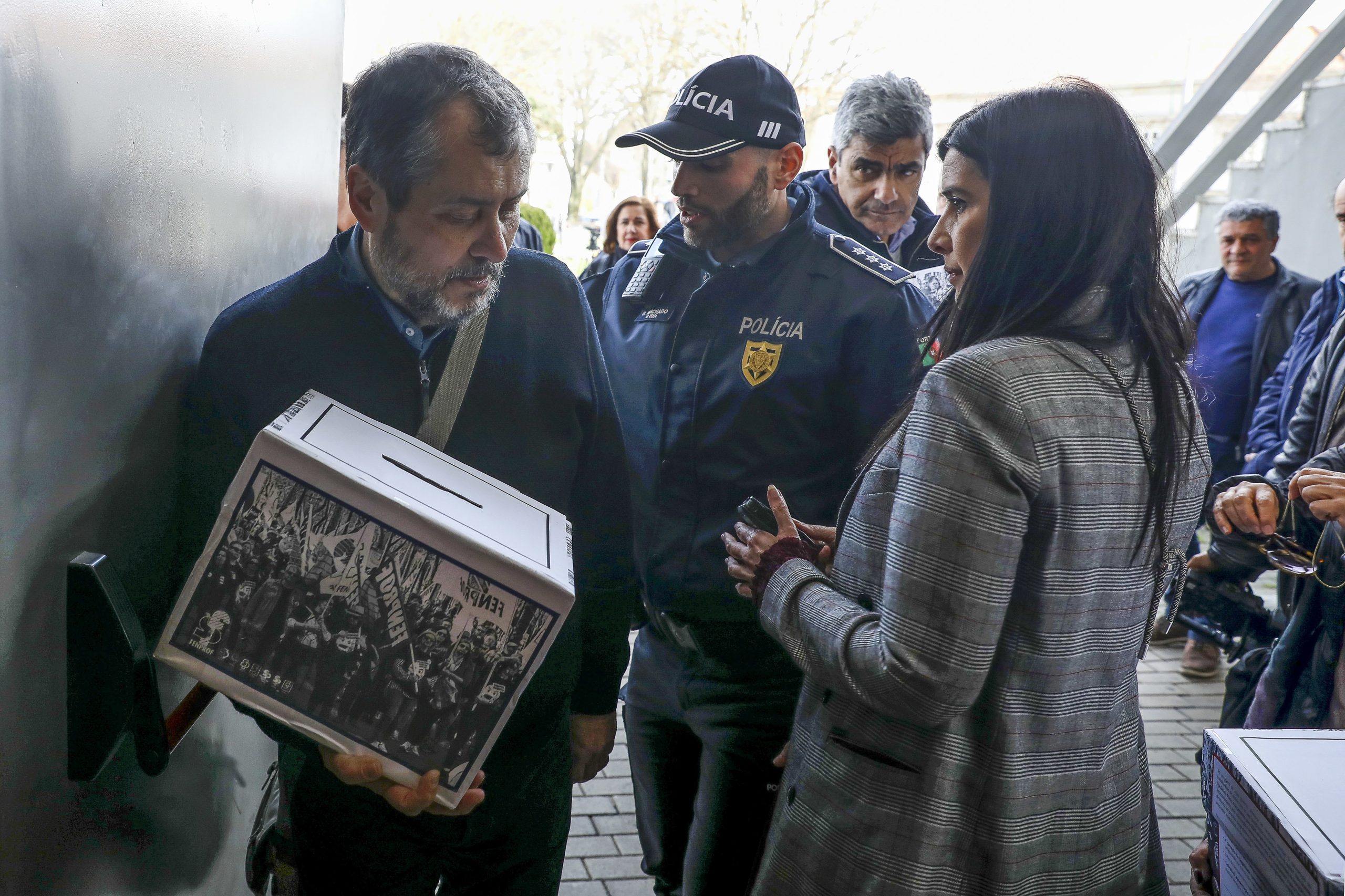 Líder da Fenprof tenta invadir Conselho de Ministros depois de Costa evitar manifestantes