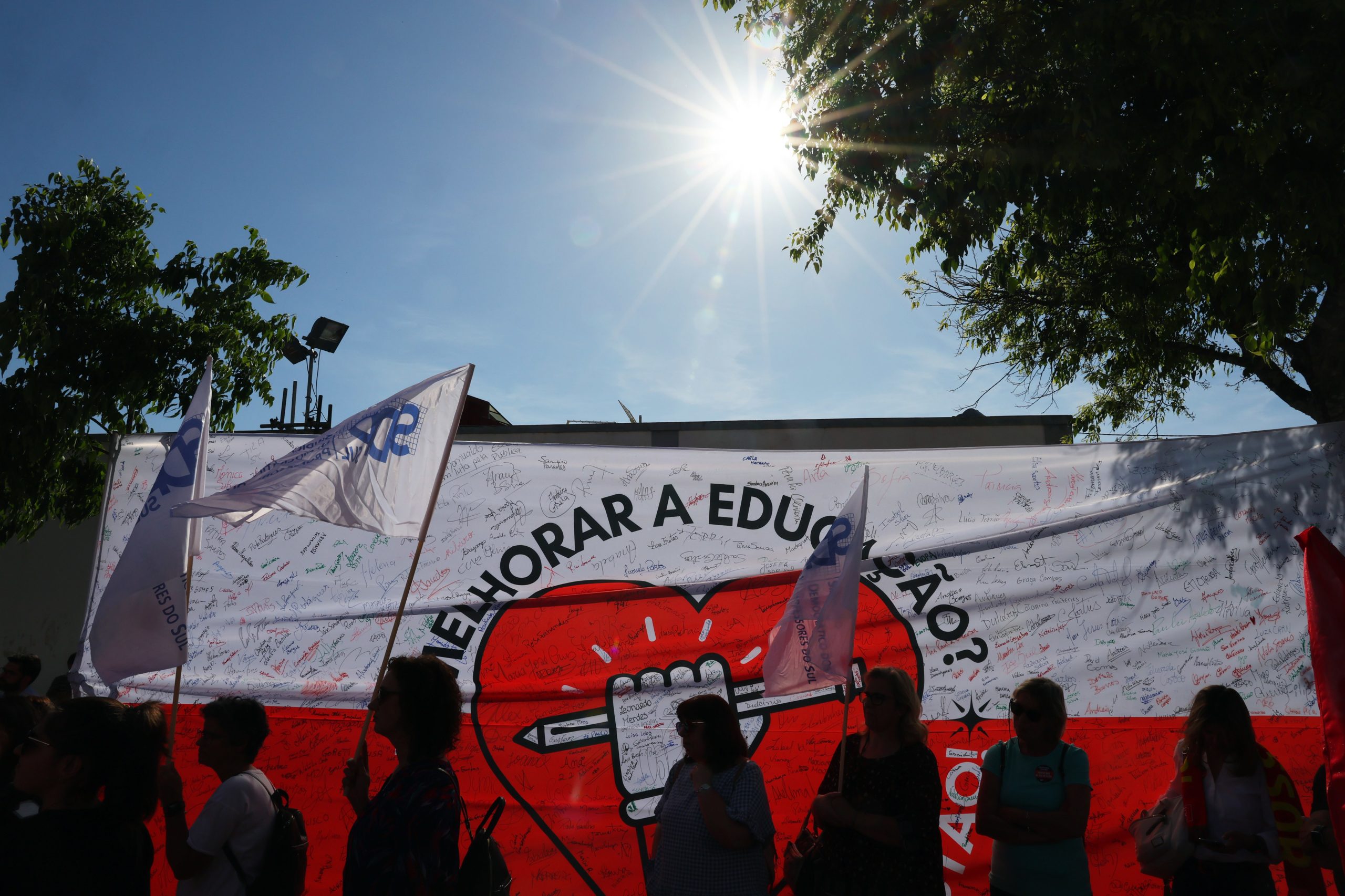 Sindicato diz que há 160 professores impedidos de trabalhar no próximo ano