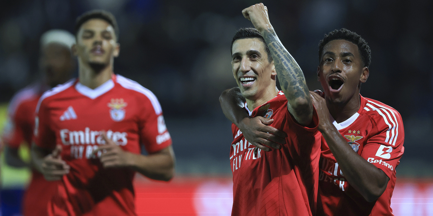 Benfica vence na visita a Arouca e aproxima-se do líder Sporting