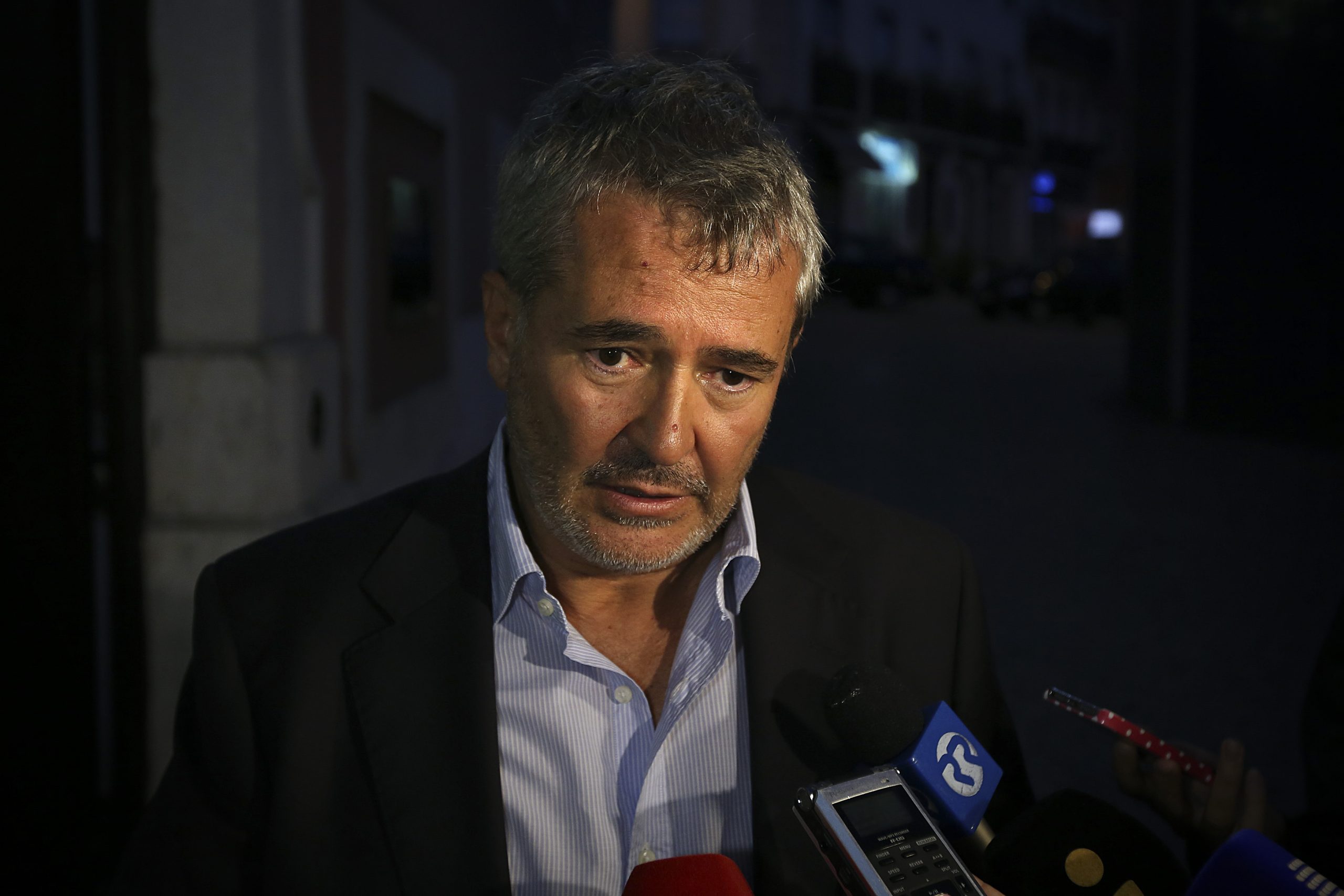 SNS é para defender os doentes e não está às ordens de corporações, diz Álvaro Beleza
