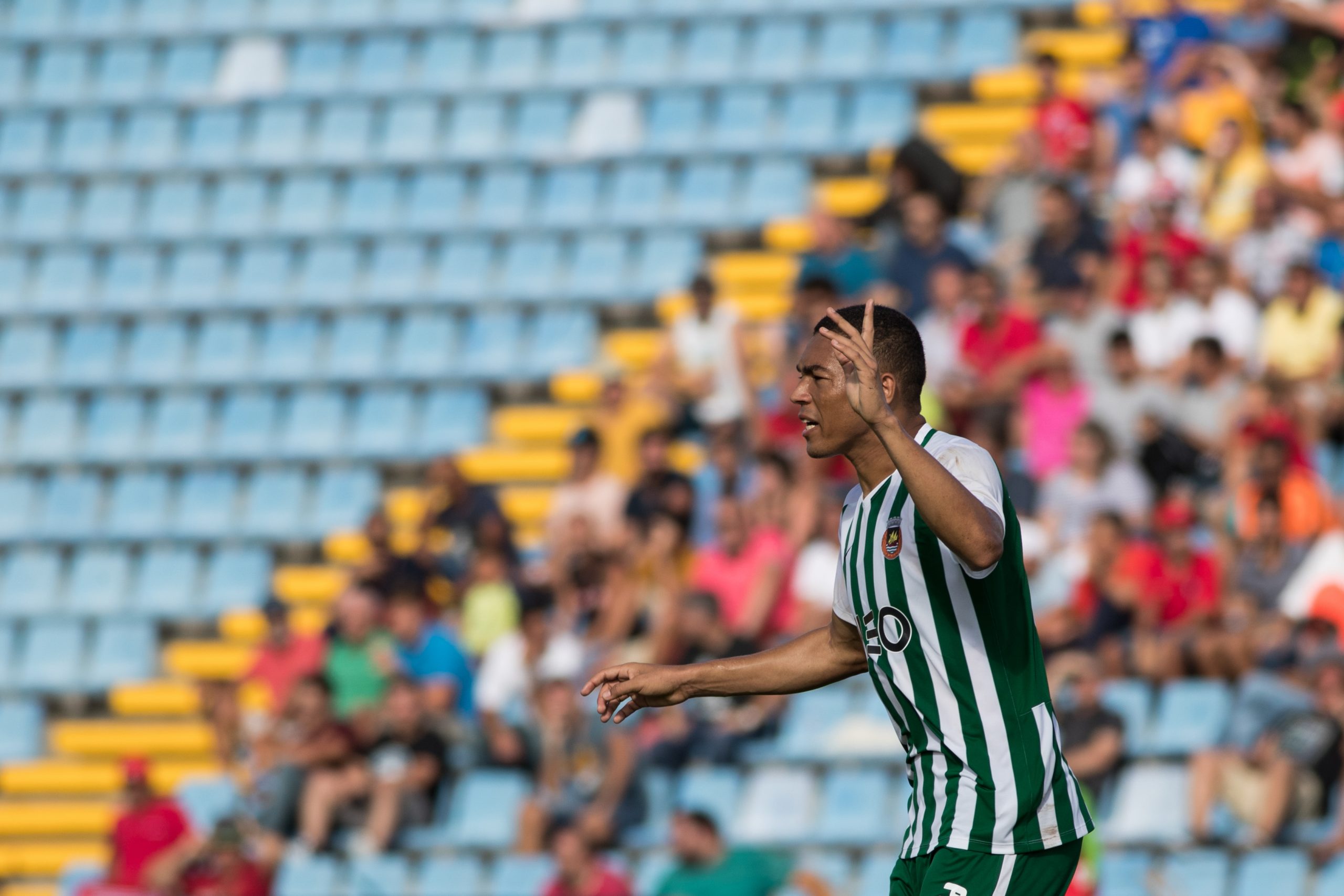 I Liga. Rio Ave junta-se provisoriamente aos líderes ao bater Santa Clara