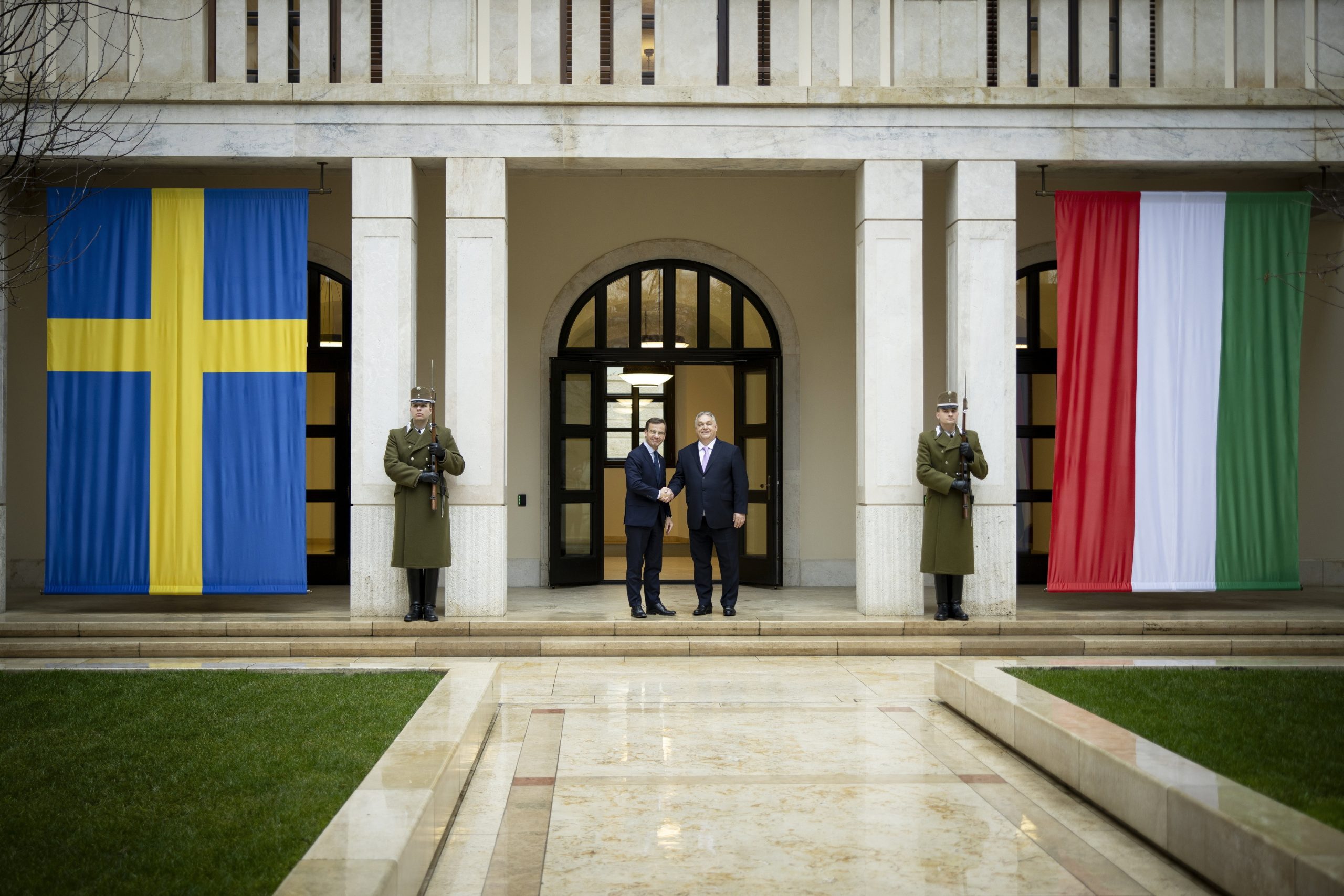 Órban anuncia que Hungria ratificará na segunda-feira entrada na NATO da Suécia