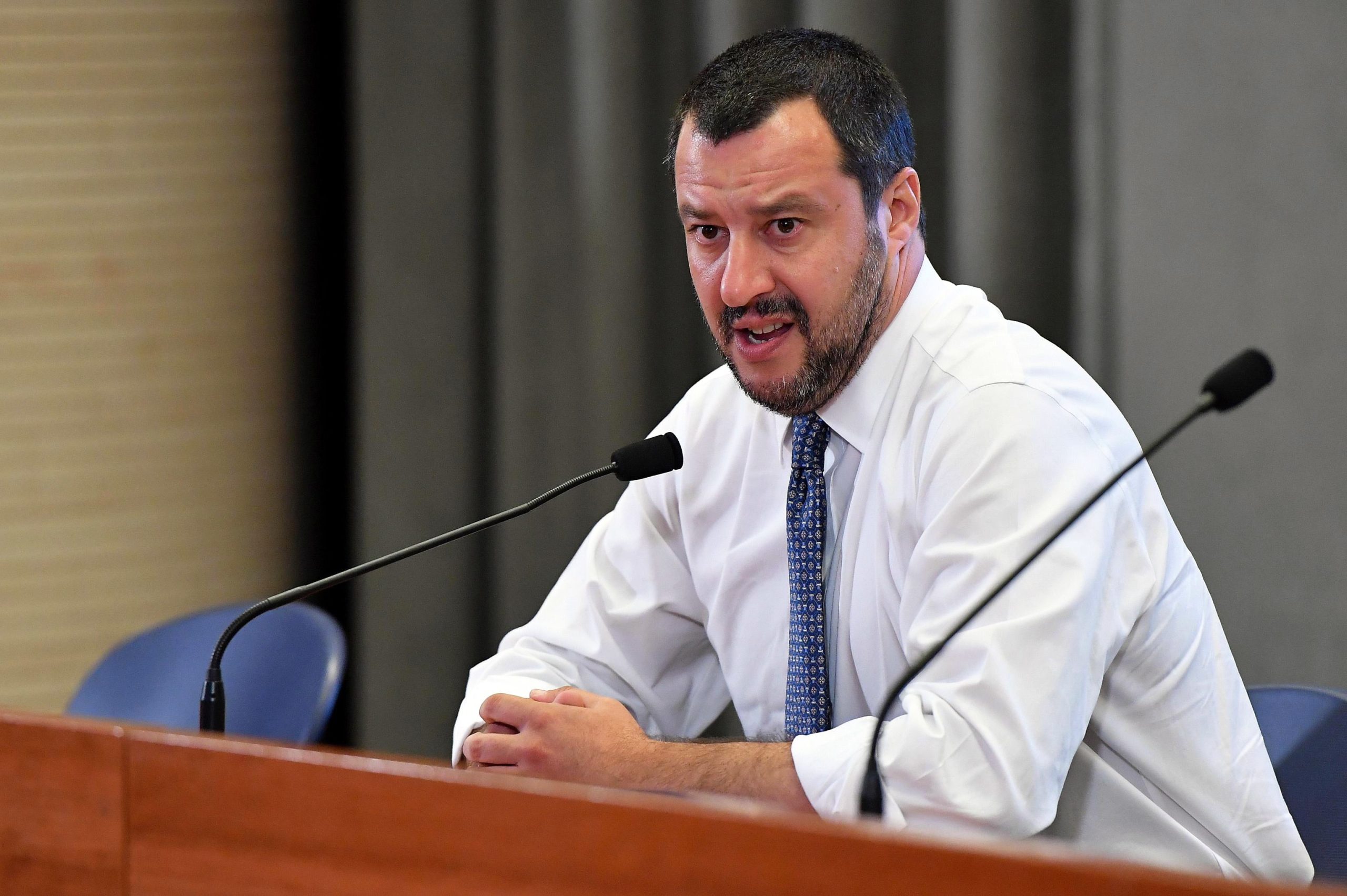 Itália vai pedir na UE que navios com migrantes não atraquem no país