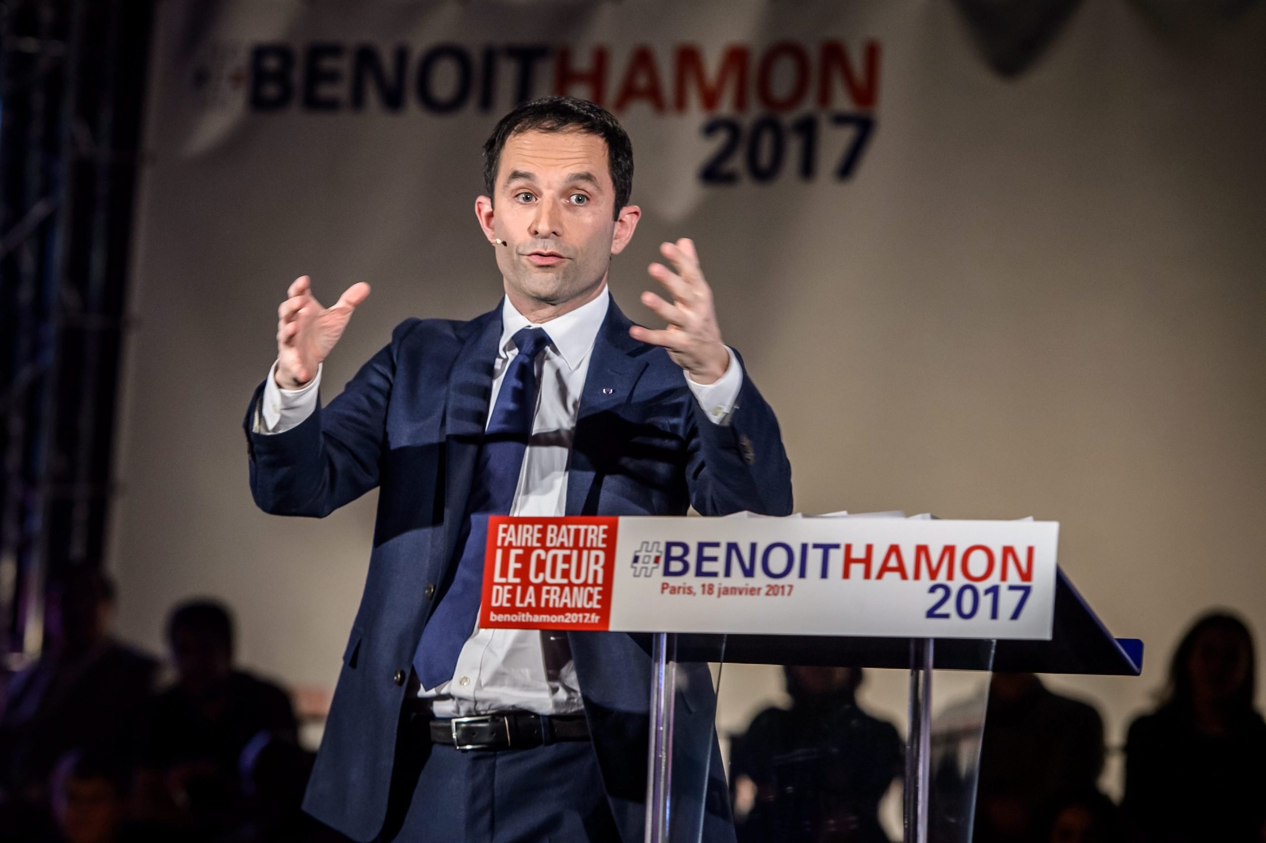 França: Benoît Hamon vence a primeira volta das primárias da esquerda