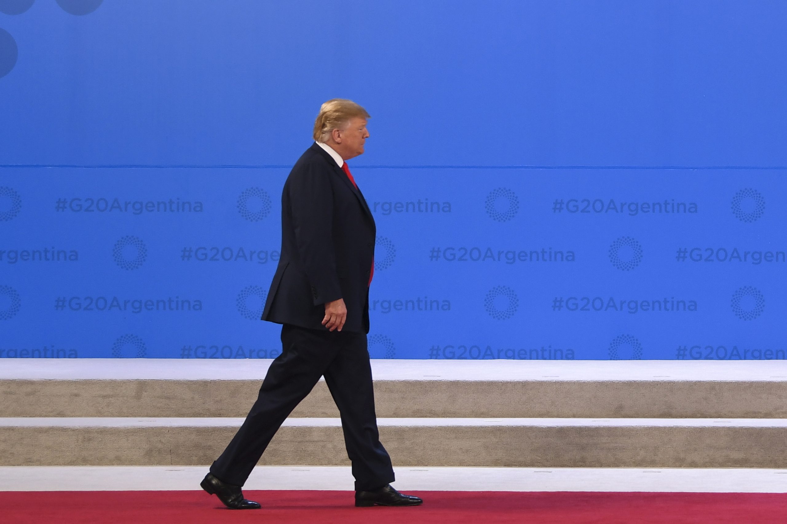 Trump quer colocar fim à corrida às armas