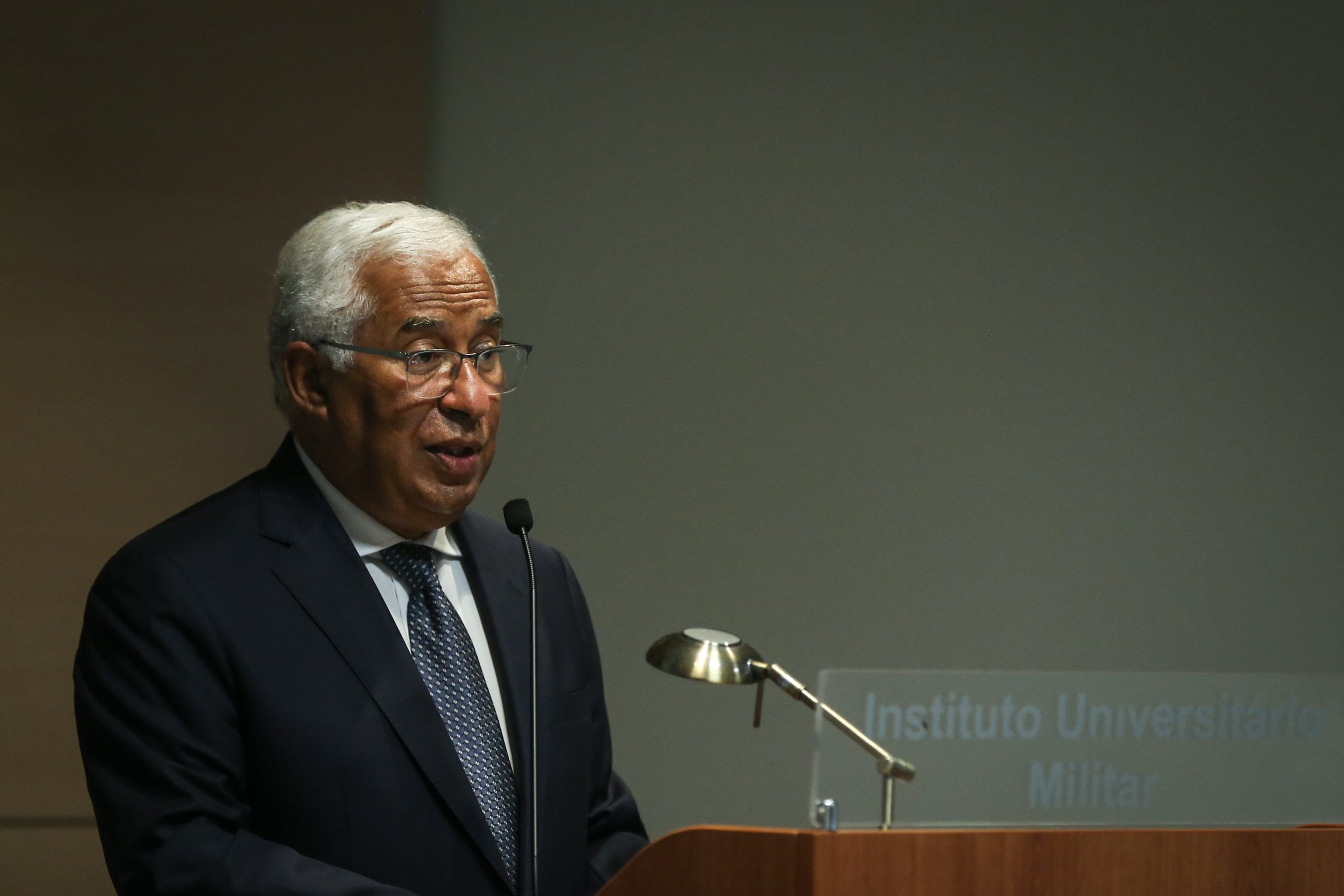 Costa critica “bloqueios corporativos” e avisa que país vai formar mais médicos
