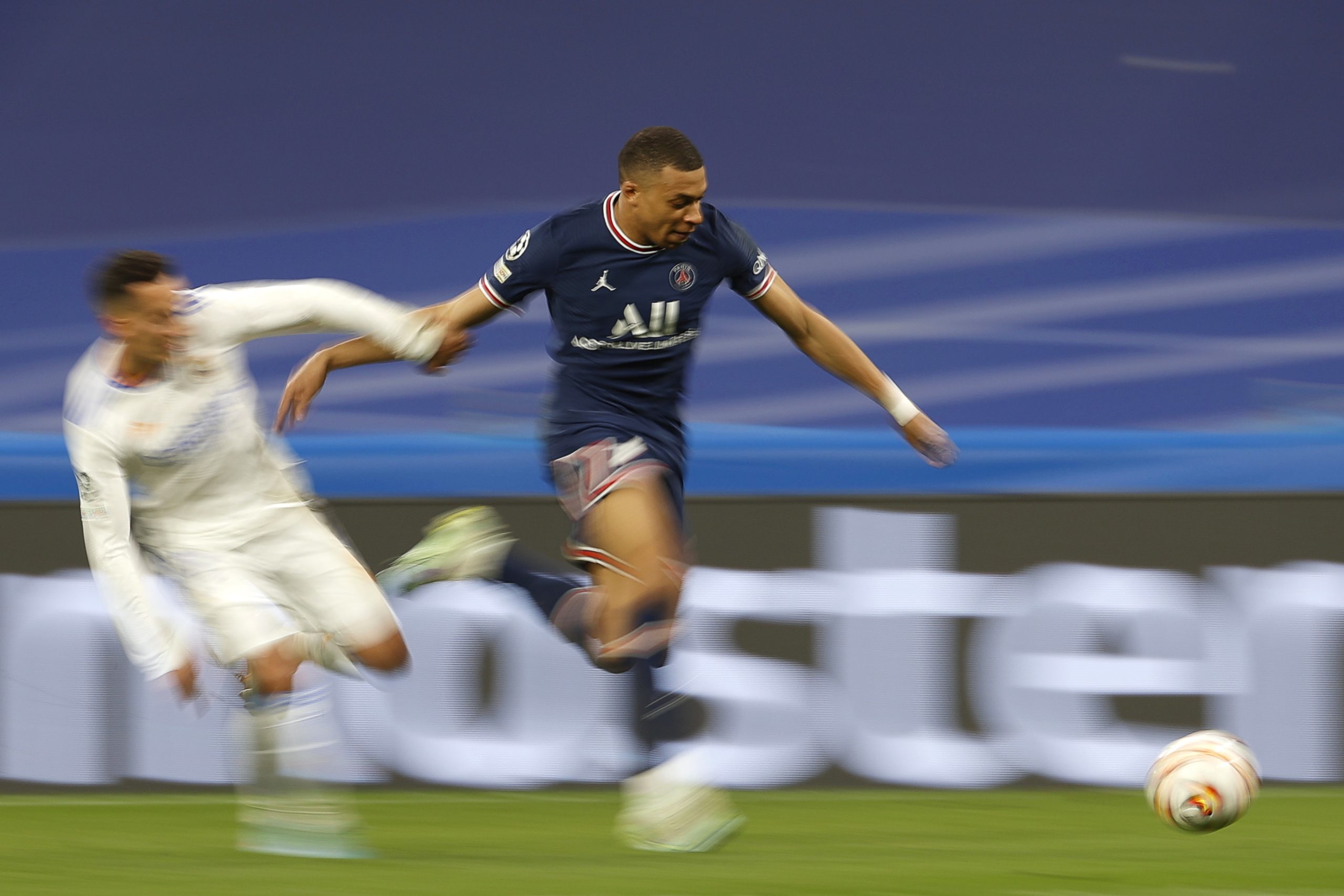 UEFA abre inquérito disciplinar ao Paris Saint-Germain e ao seu presidente