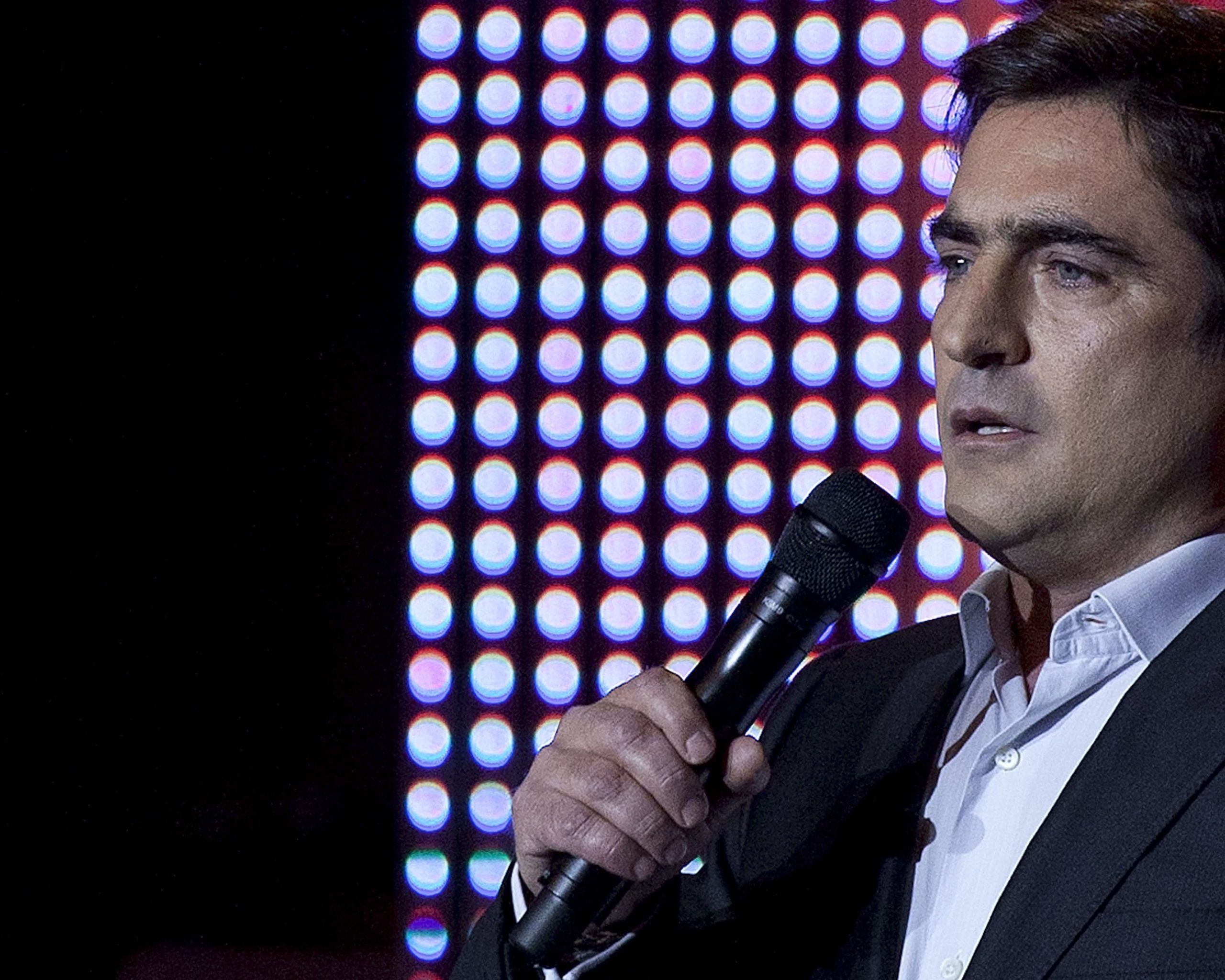 Novo álbum de Camané inclui dueto com Carlos do Carmo e capa de Siza Vieira