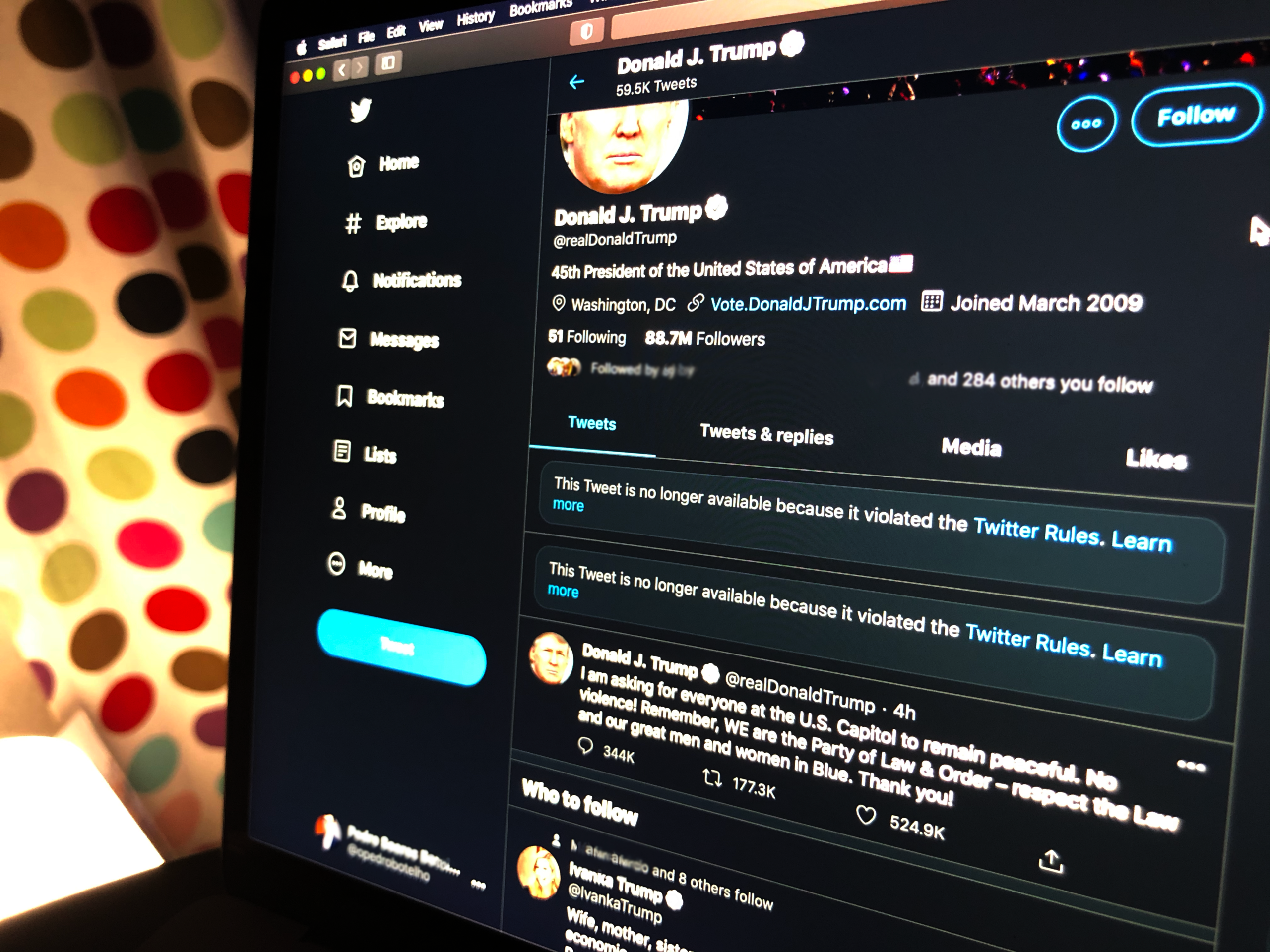 Redes sociais eliminam conteúdos do presidente dos Estados Unidos. Twitter bloqueou mesmo a conta de Trump