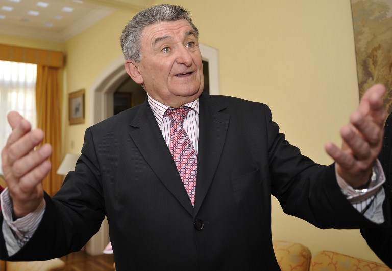 Socialista francês Alain Néri esteve no Hospital da Cruz Vermelha onde está Mário Soares