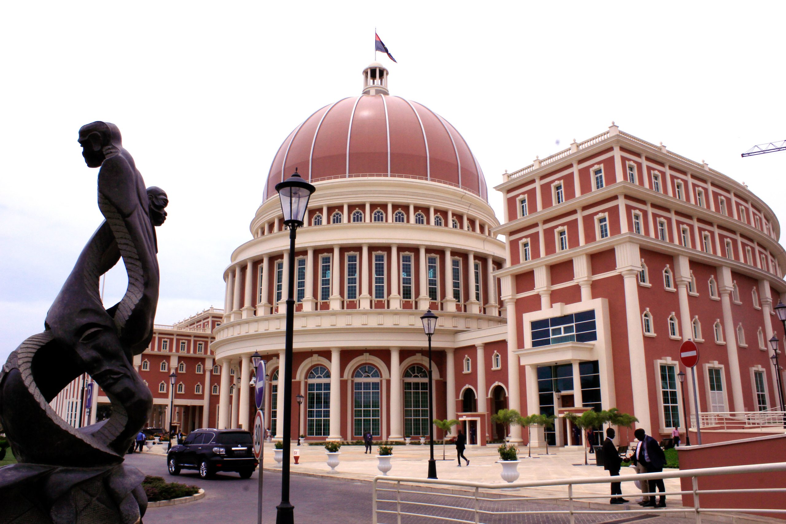 PGR angola indica que a falta de verbas está a condicionar a cooperação internacional