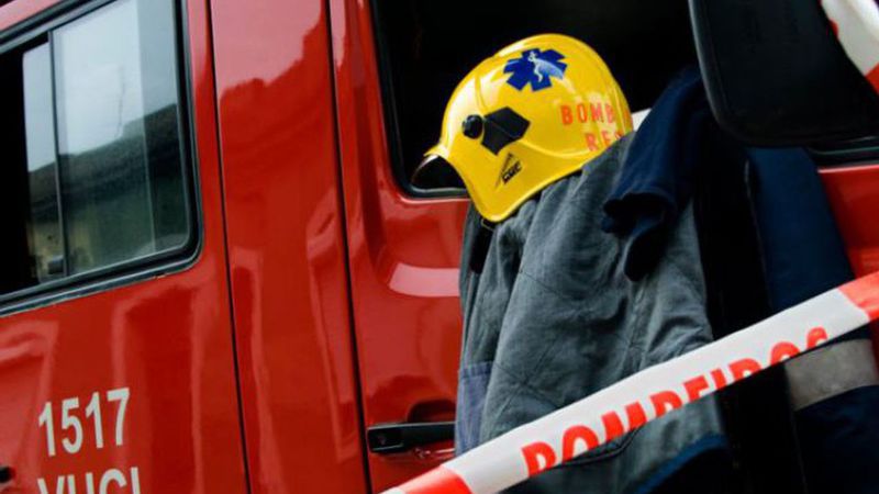 Quatro viaturas destruídas em incêndio que deflagrou na VCI no Porto