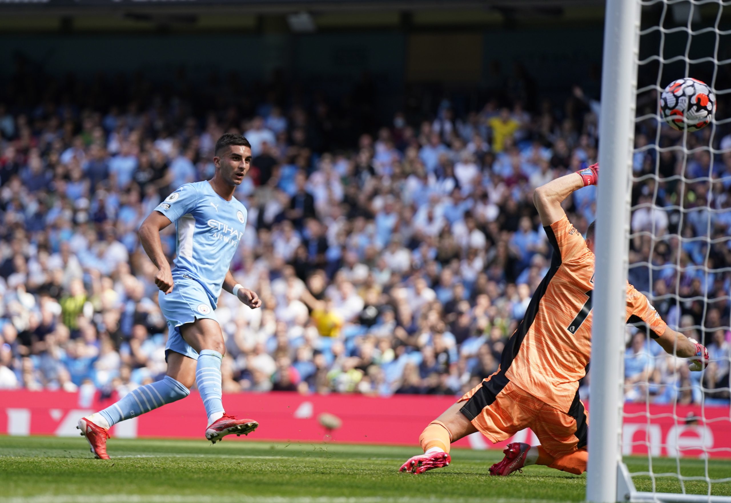 City ‘despacha’ Arsenal com goleada no arranque da terceira ronda da Premier League