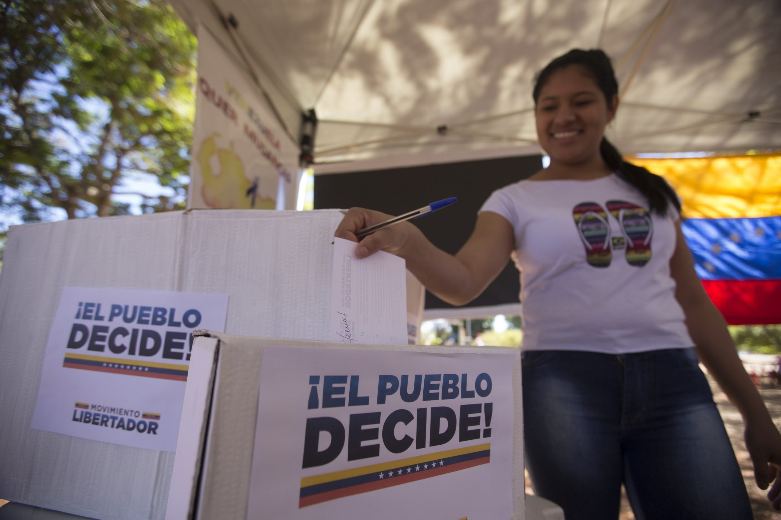 Venezuela: Grande afluência em plebiscito simbólico contra Maduro