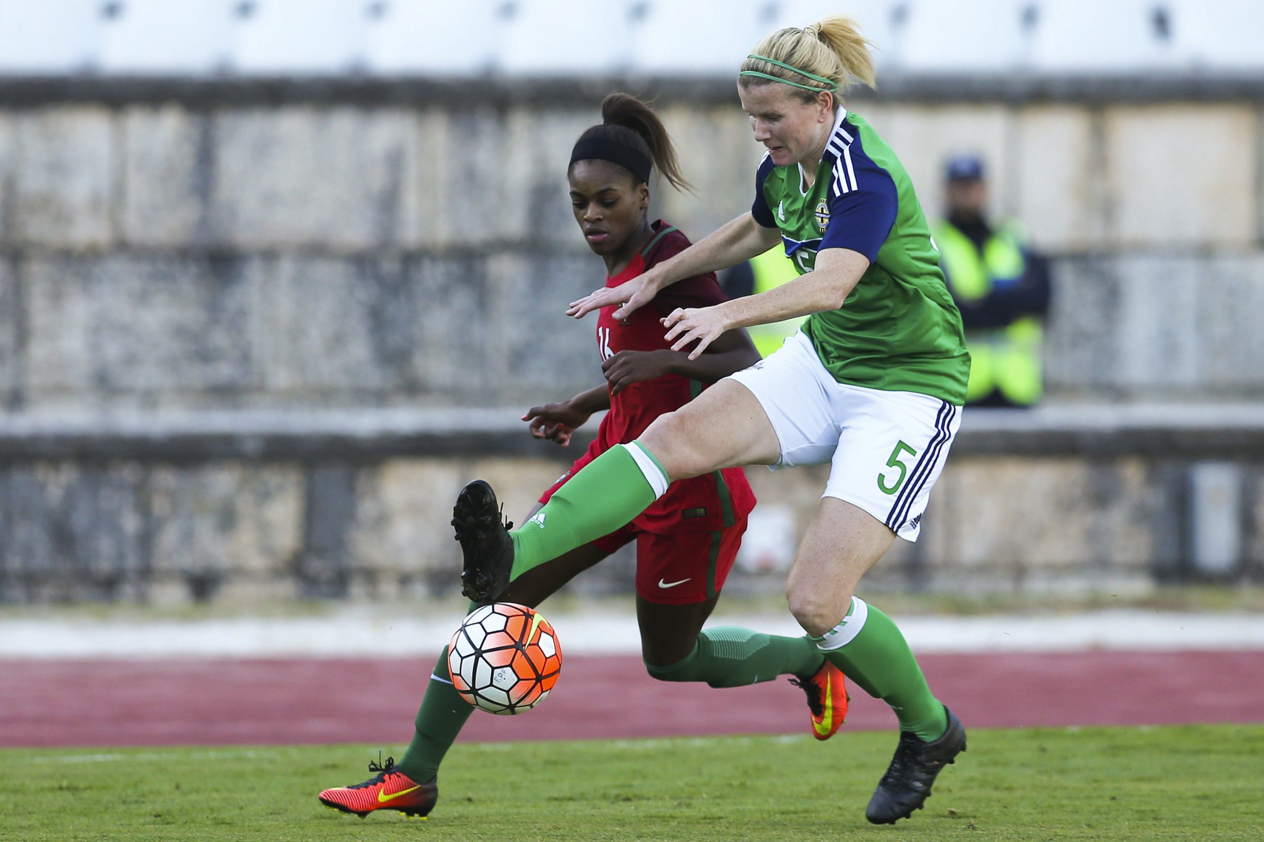 Futebol feminino: Portugal perde com a Irlanda do Norte em jogo de preparação para Euro2017