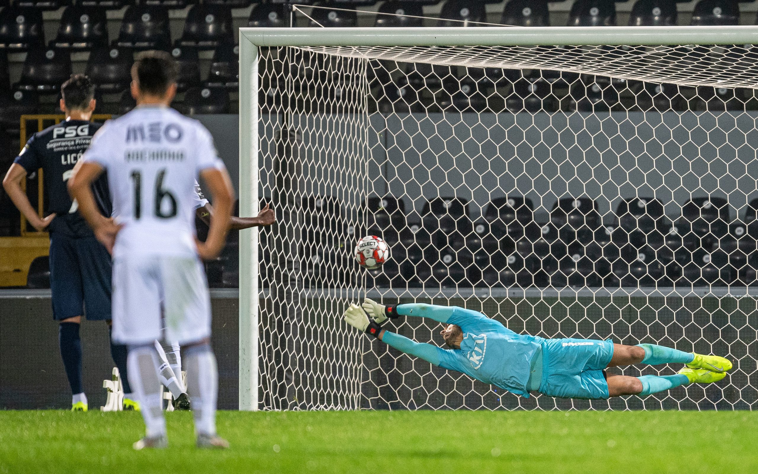 Covid-19: DGS ‘tira’ André Moreira do jogo do Belenenses SAD ao intervalo