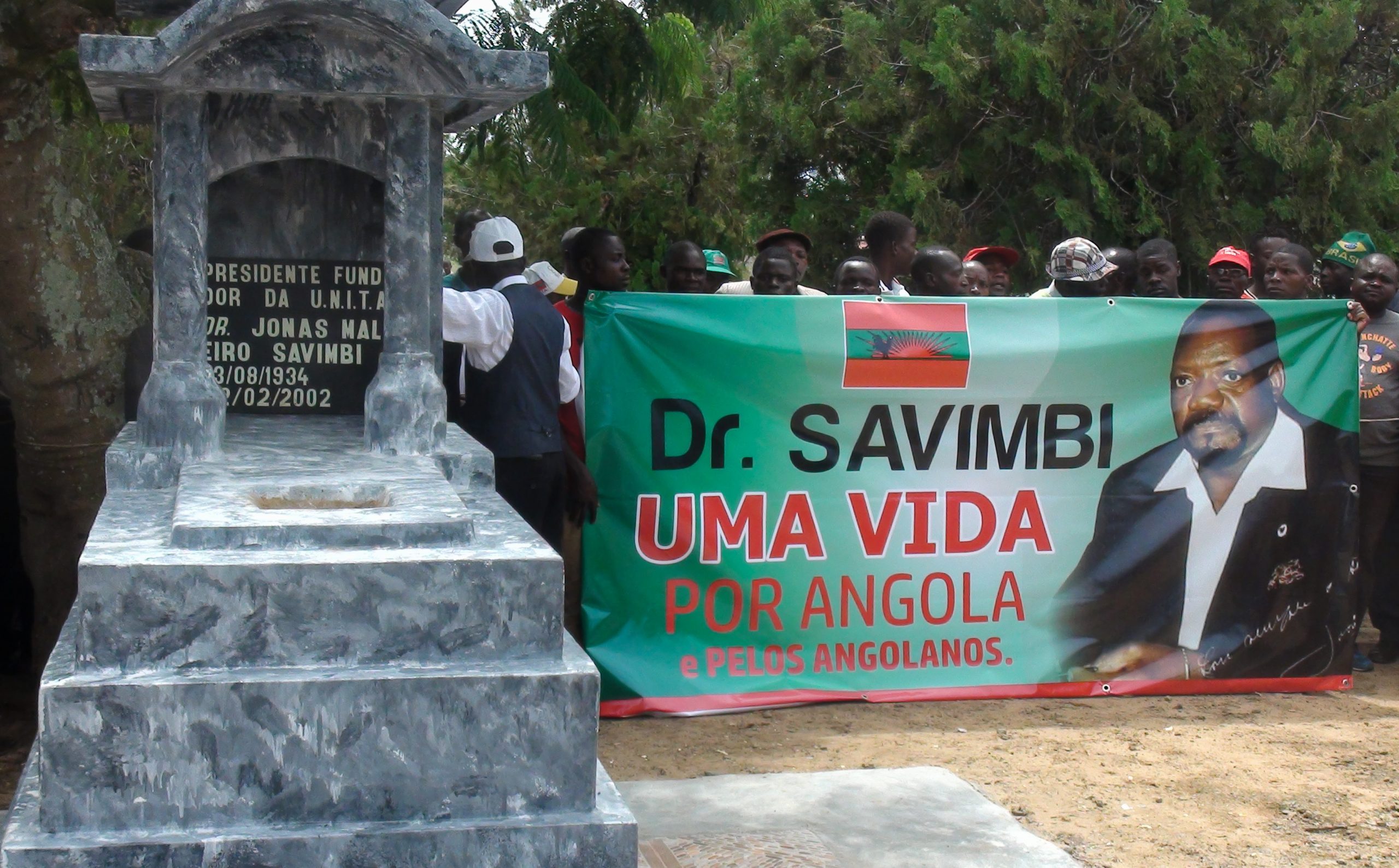 Angola. Ao fim de 16 anos ainda se pergunta se corpo de Savimbi está no cemitério do Luena