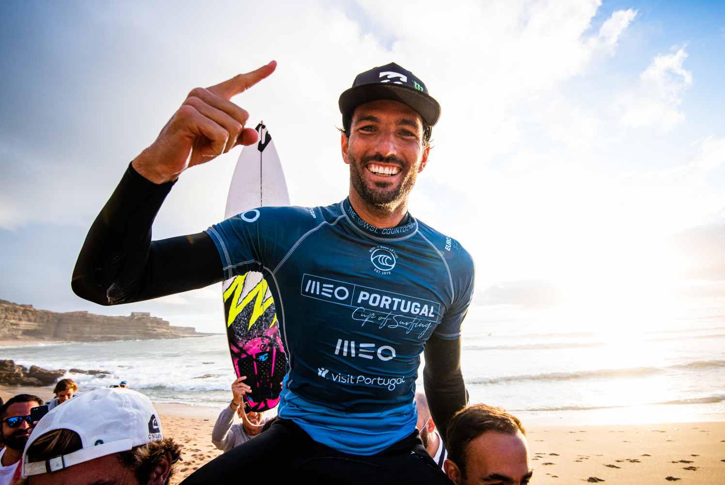 Kikas vence campeão mundial de surf Ítalo Ferreira na final da Ericeira