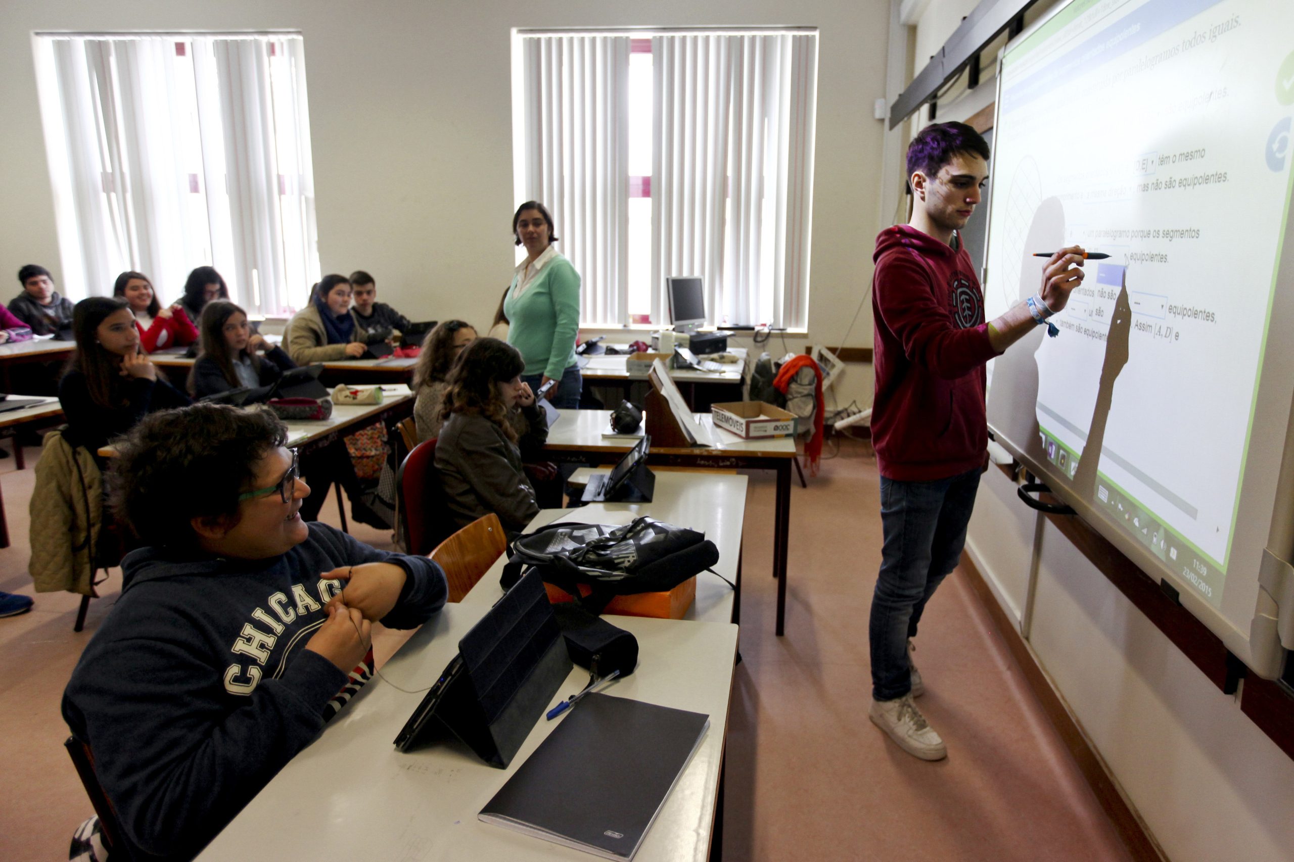 20 mil alunos ainda não têm todos os professores