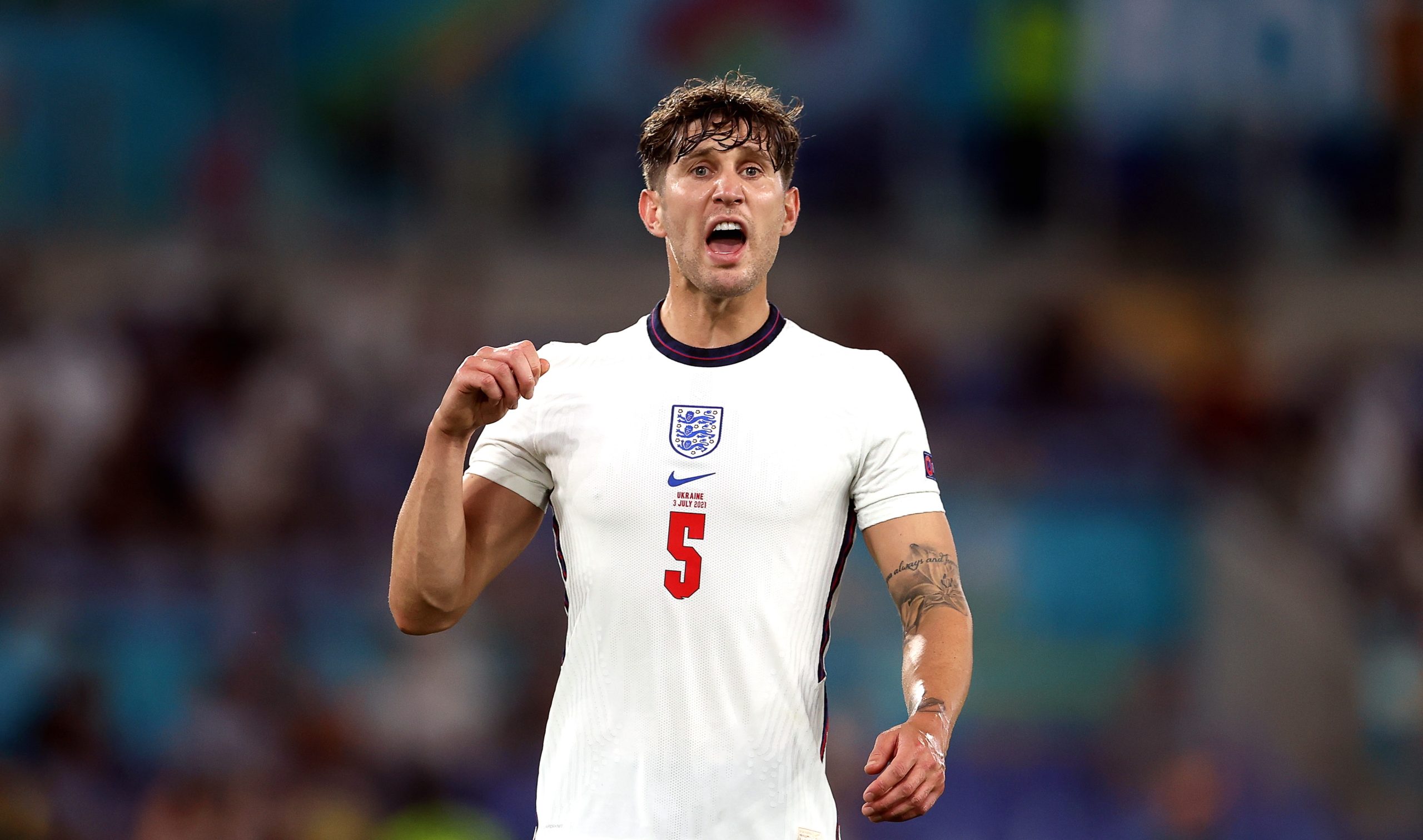 Futebolista John Stones renova com Manchester City até 2026