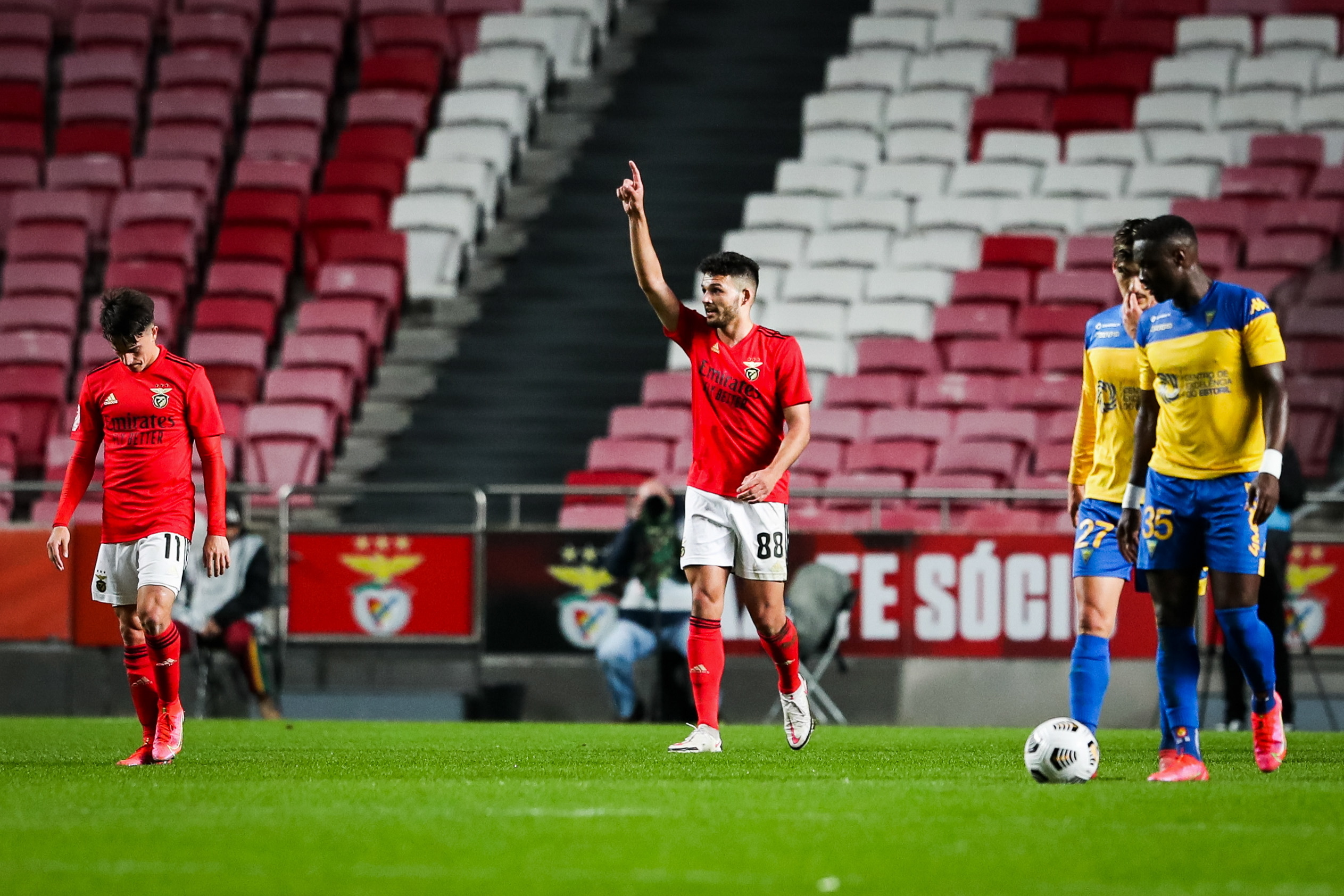 Benfica vence Estoril Praia e está na final da Taça de Portugal