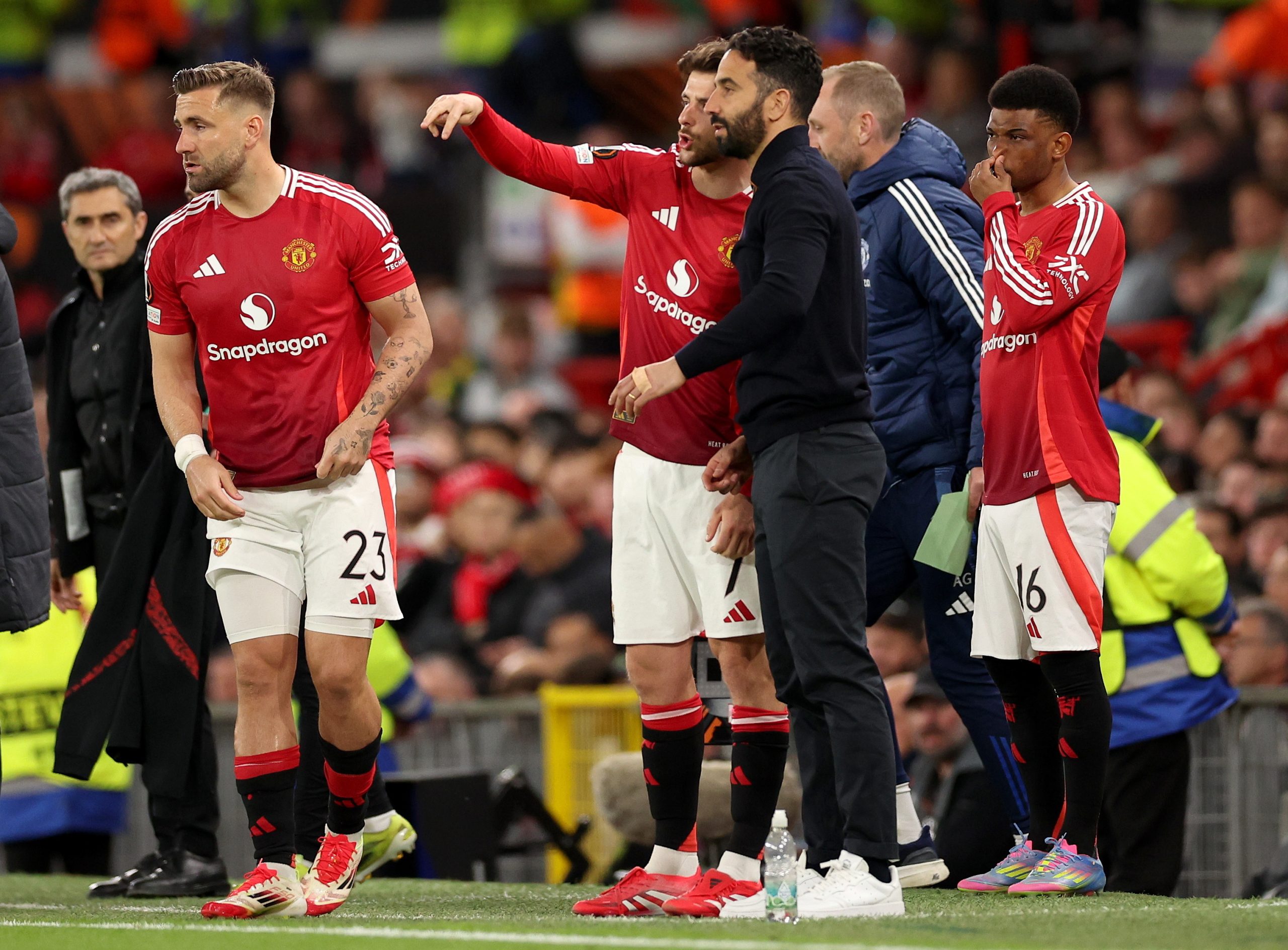 Manchester United, treinador por Ruben Amorim, perde com equipa da 4.ª divisão na Taça da Liga inglesa