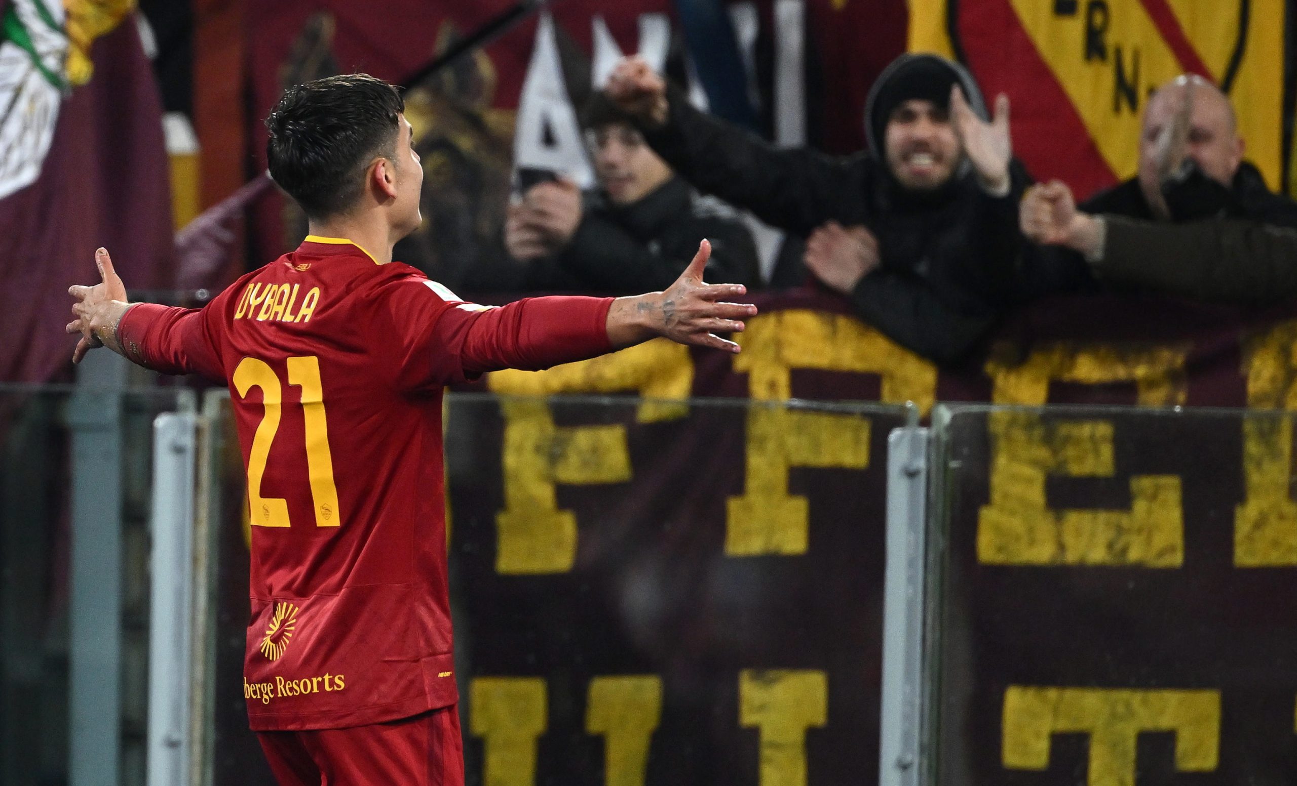 Mourinho precisou de ir ao ‘banco’ buscar Dybala para pôr Roma nos ‘quartos’ da Taça