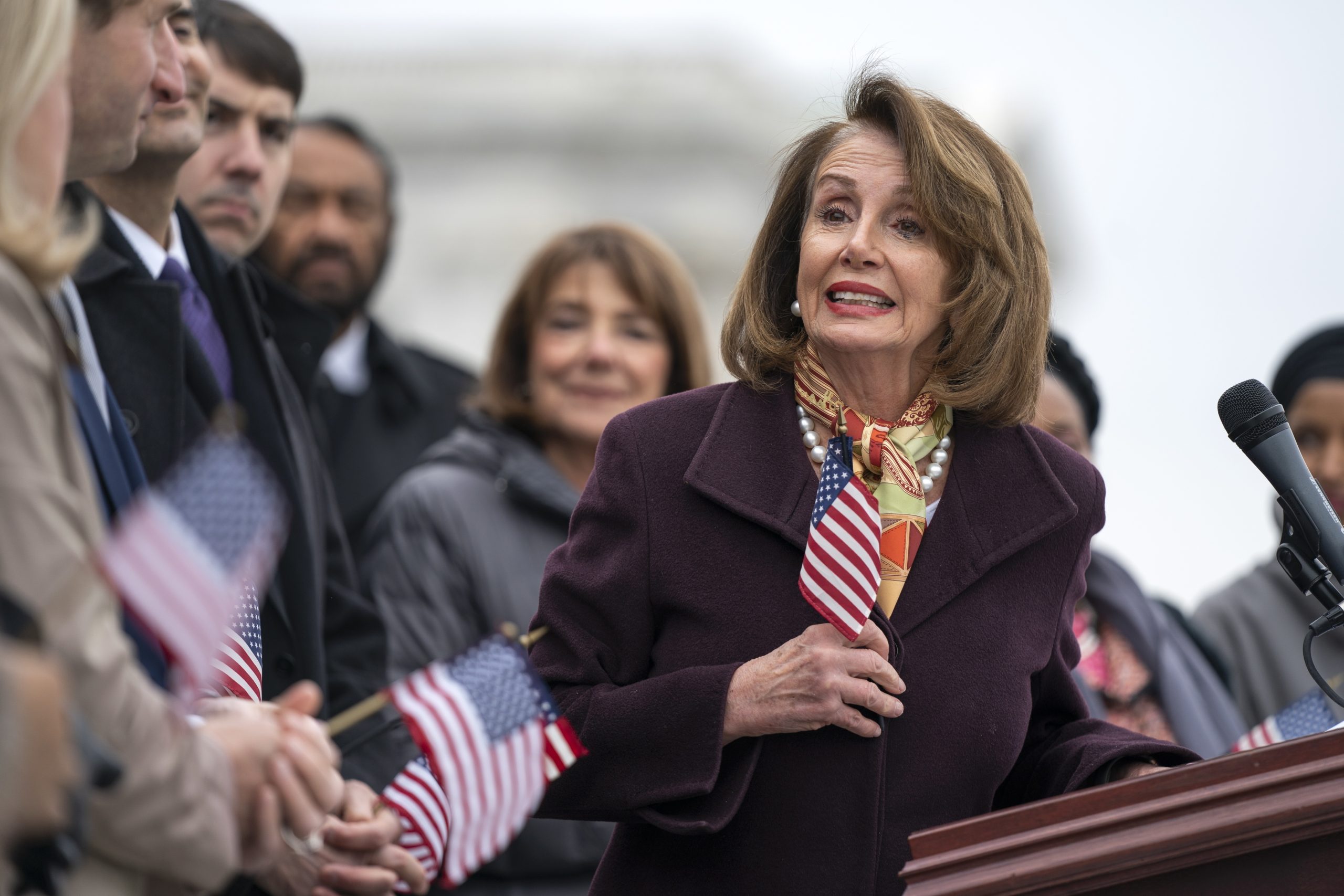 Democrata Nancy Pelosi contra início de processo de destituição de Trump