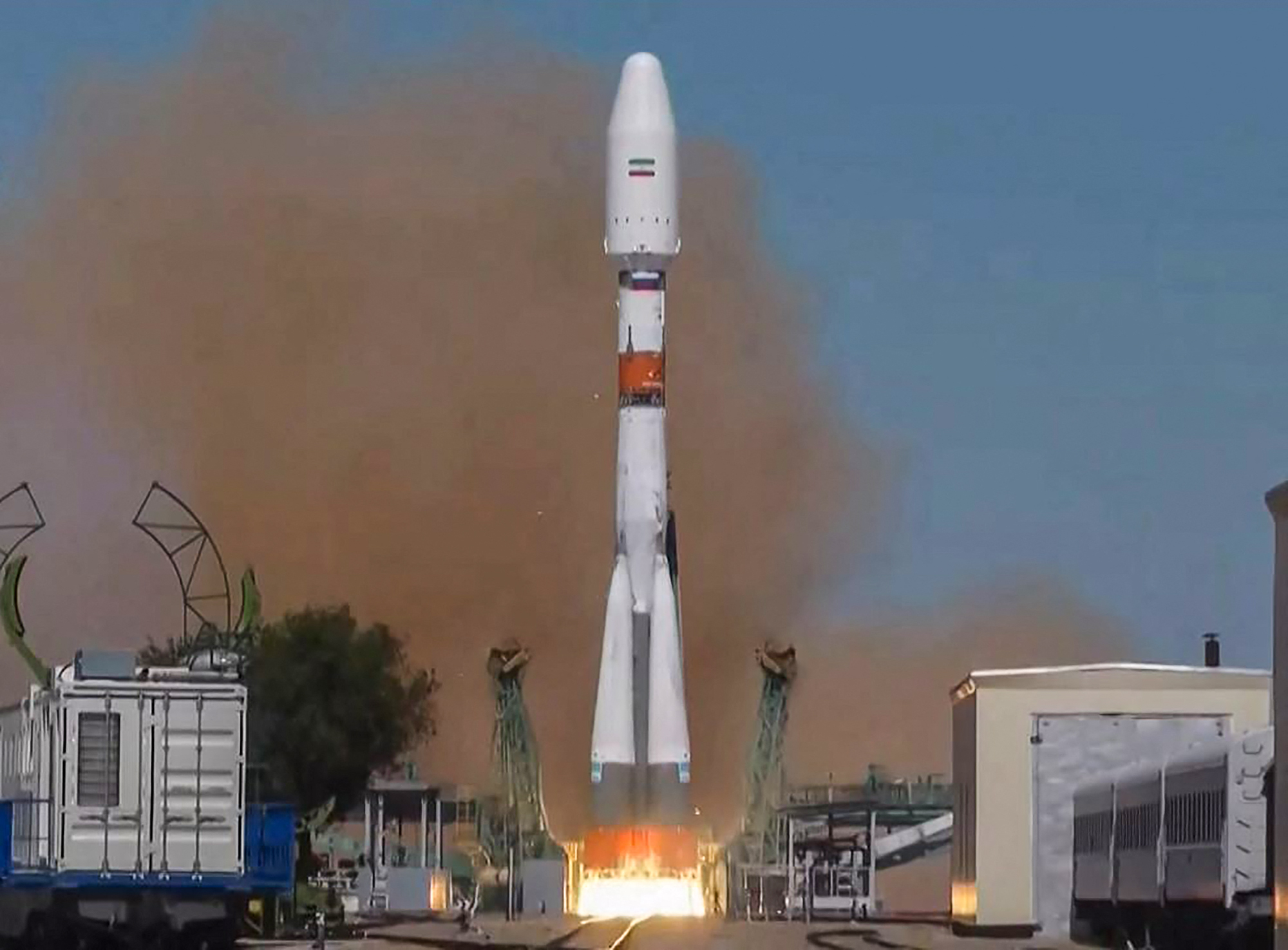 Rússia lança satélite iraniano no espaço