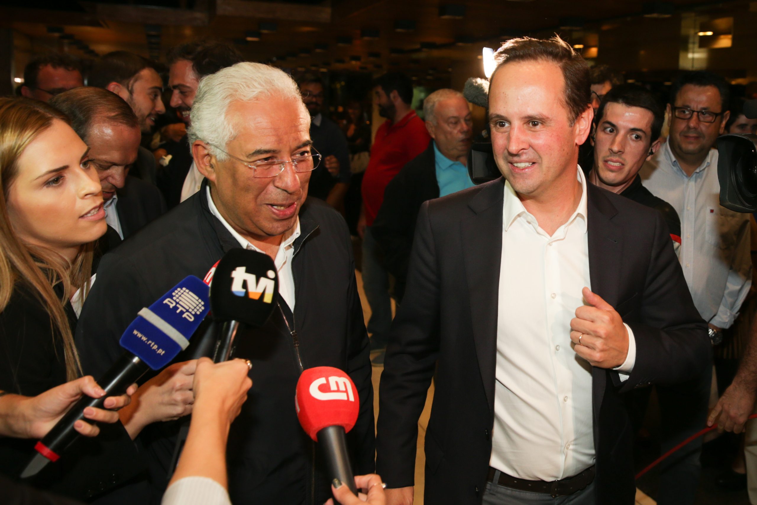 António Costa foi a pé da sede do PS ao hotel Altis festejar com Medina
