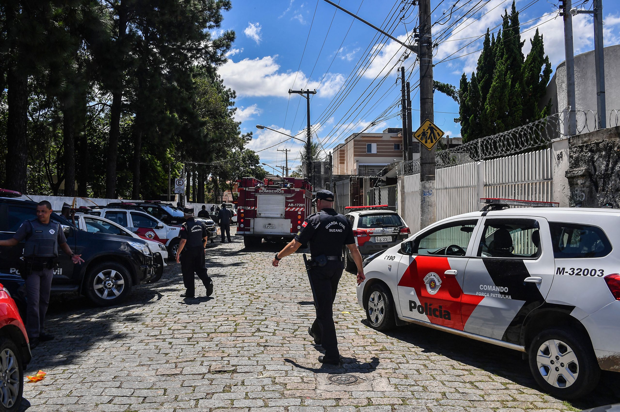 Jovem invade creche no Brasil e mata três crianças e duas funcionárias à facada
