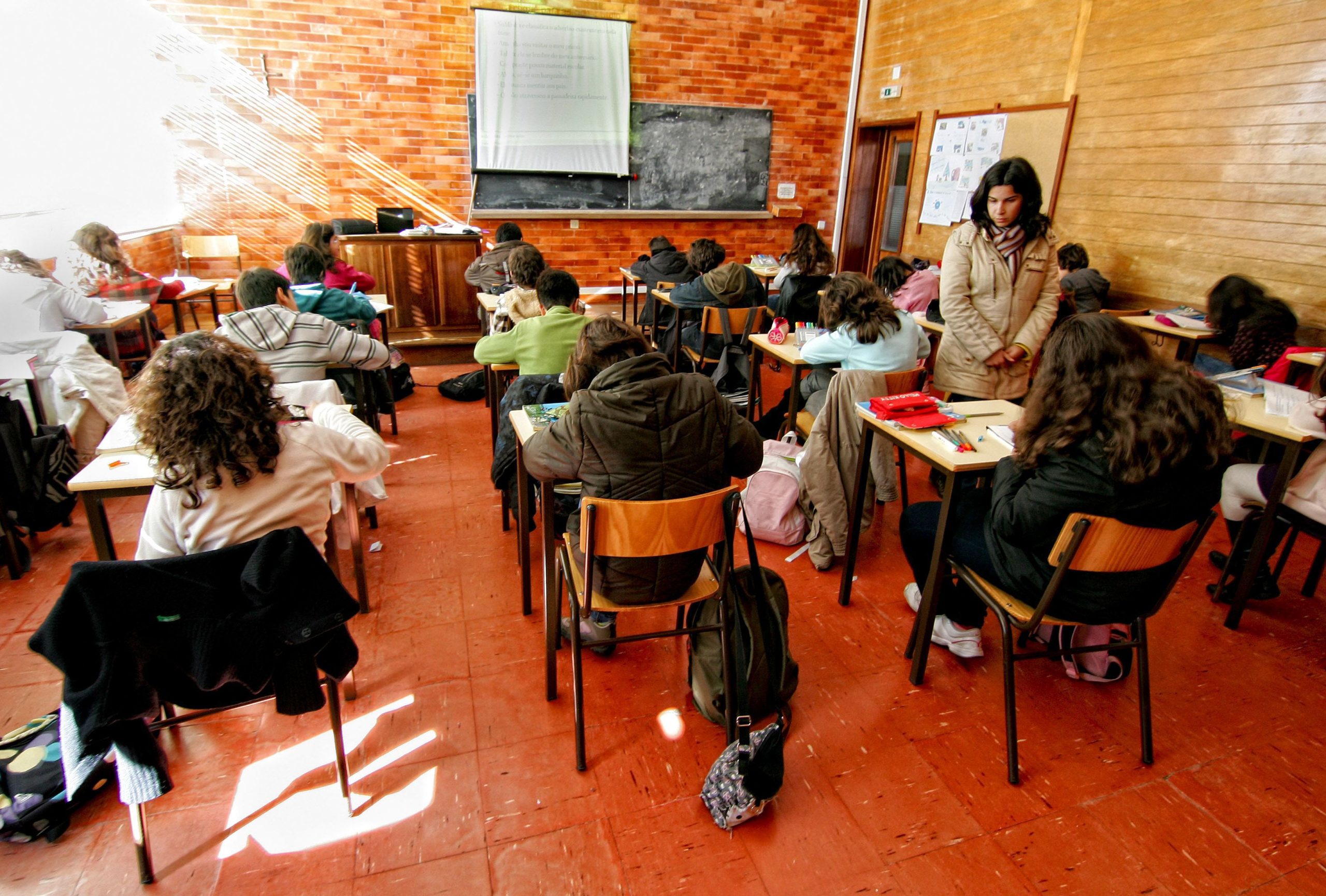 Ensino básico. Provas de aferição arrancam hoje, mas nem todos os alunos respondem em papel