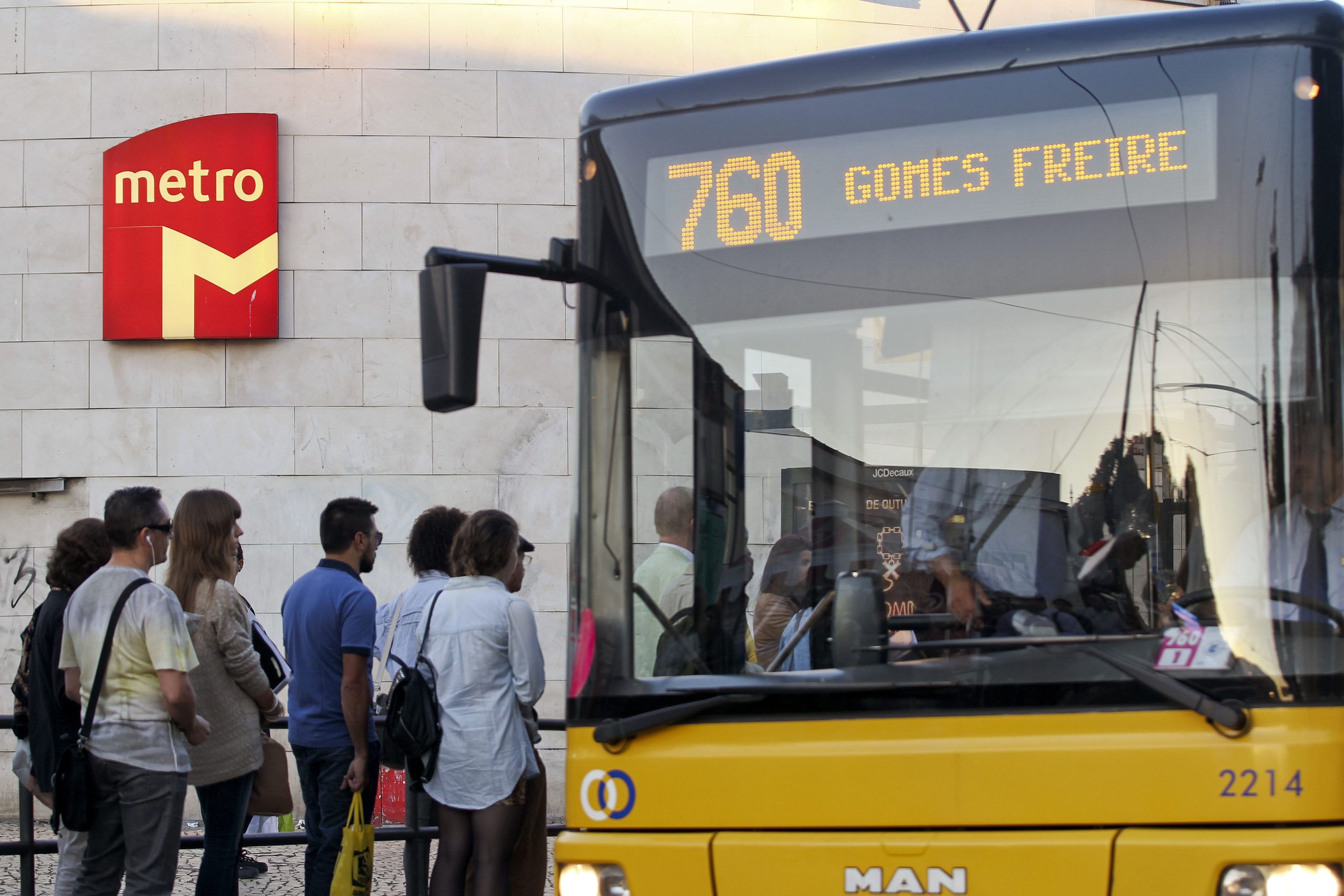 Assembleia da República aceita transporte de passageiros como serviço público essencial