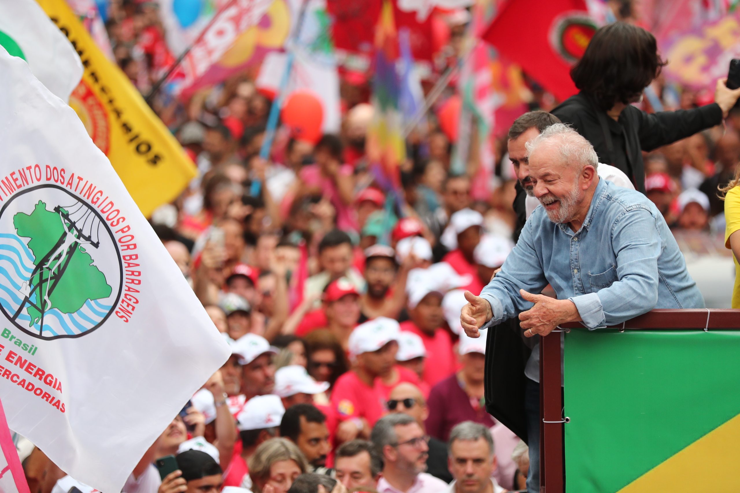 Lula da Silva, o líder progressista aclamado e odiado por milhões está de regresso ao poder