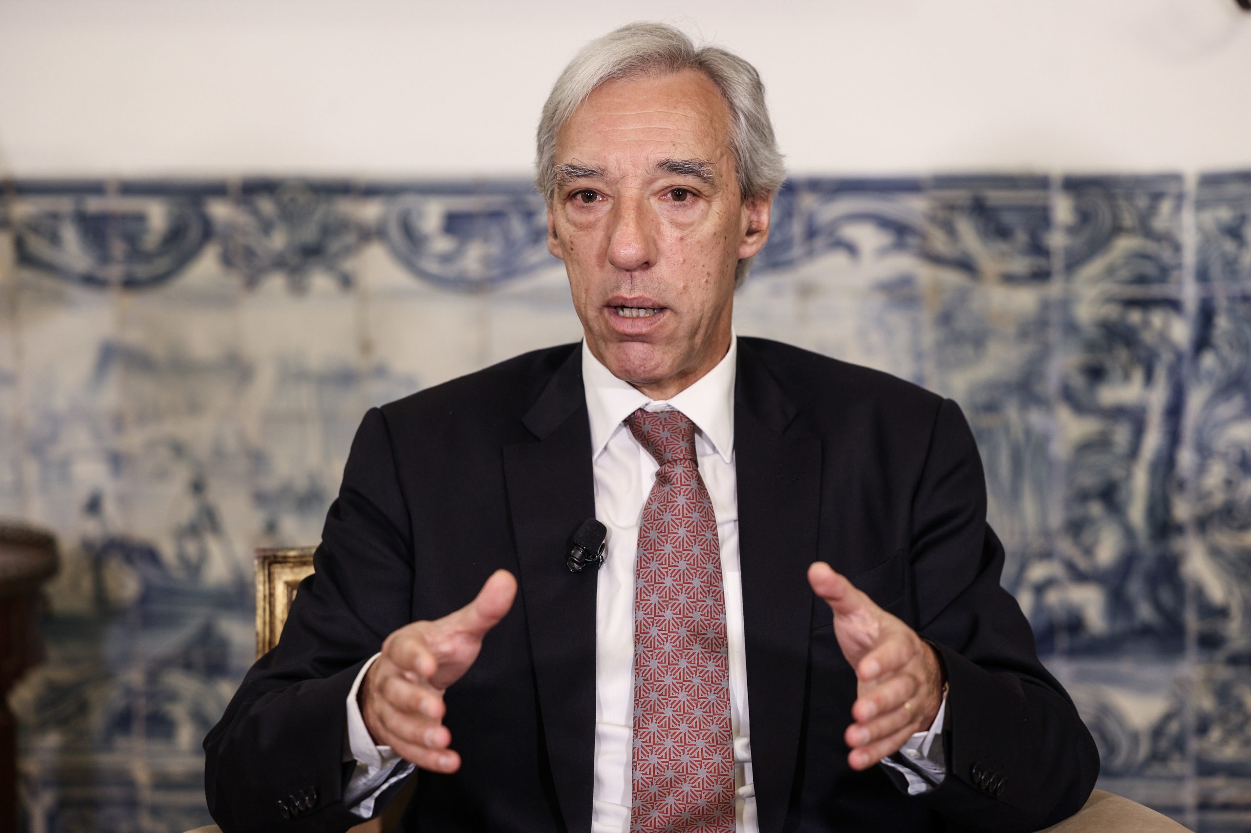 Ministro dos Negócios Estrangeiros saúda decisão do TPI de emitir mandado sobre Putin