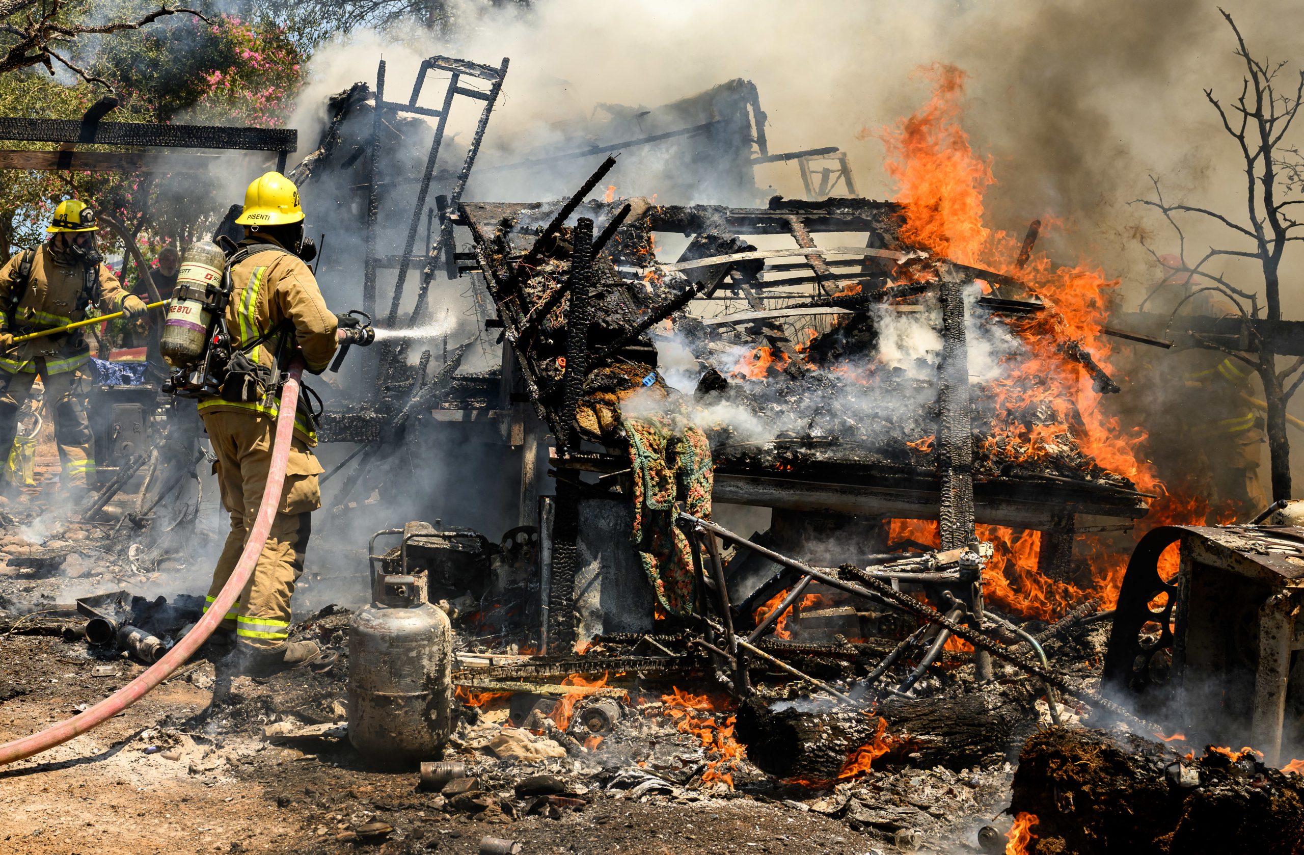 Milhares de pessoas retiradas por incêndio fora de controlo na Califórnia